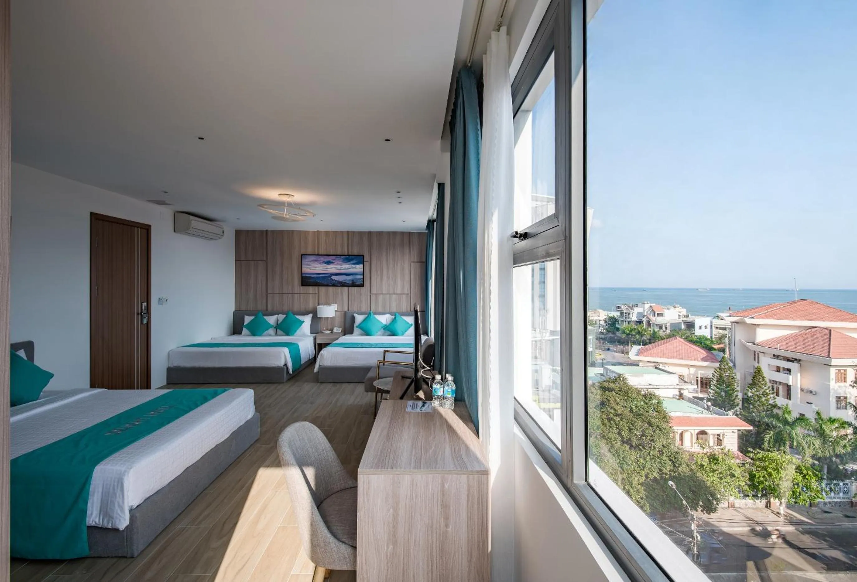 Photo of the whole room, Bed in Delight Hotel