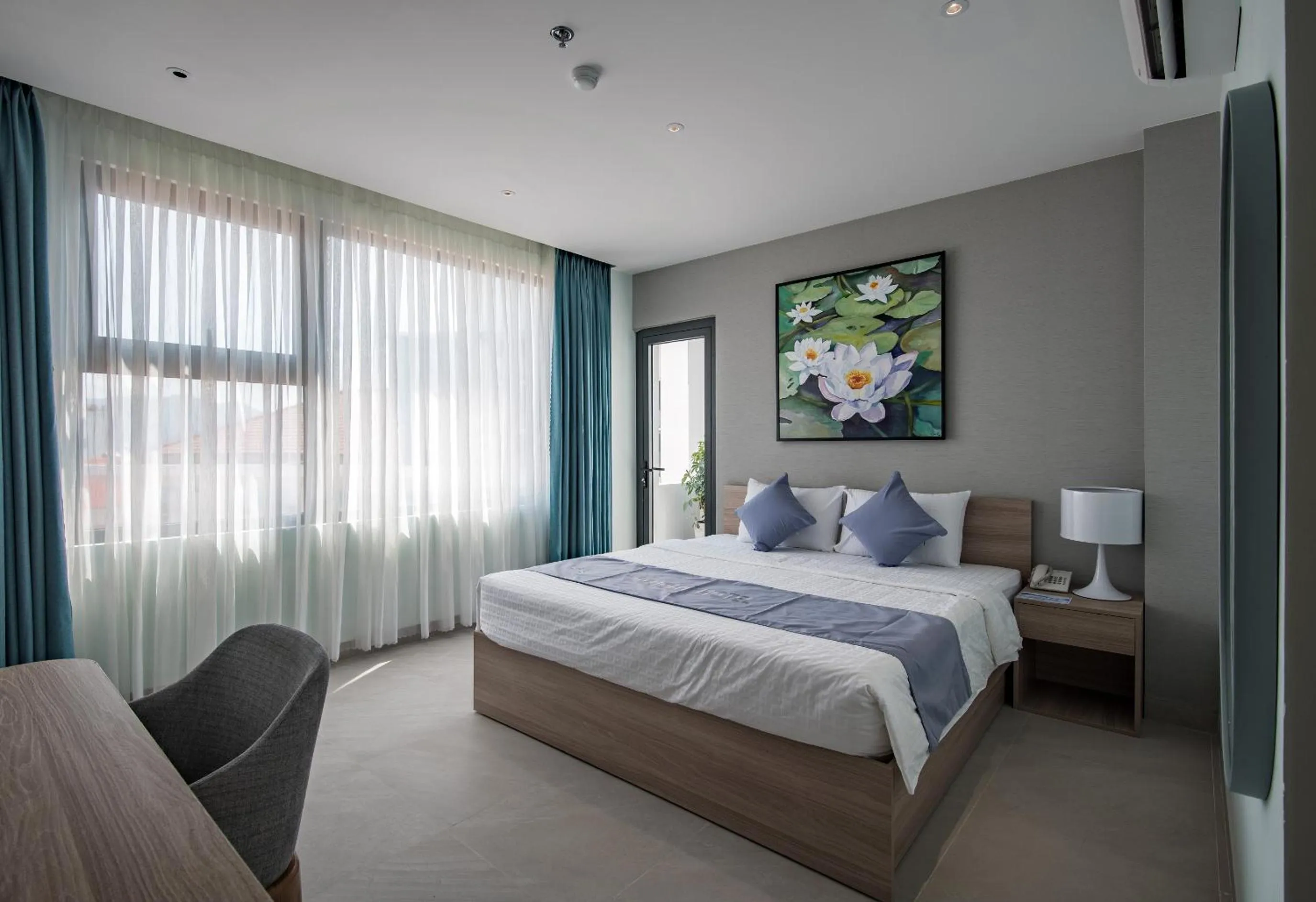 Photo of the whole room, Bed in Delight Hotel