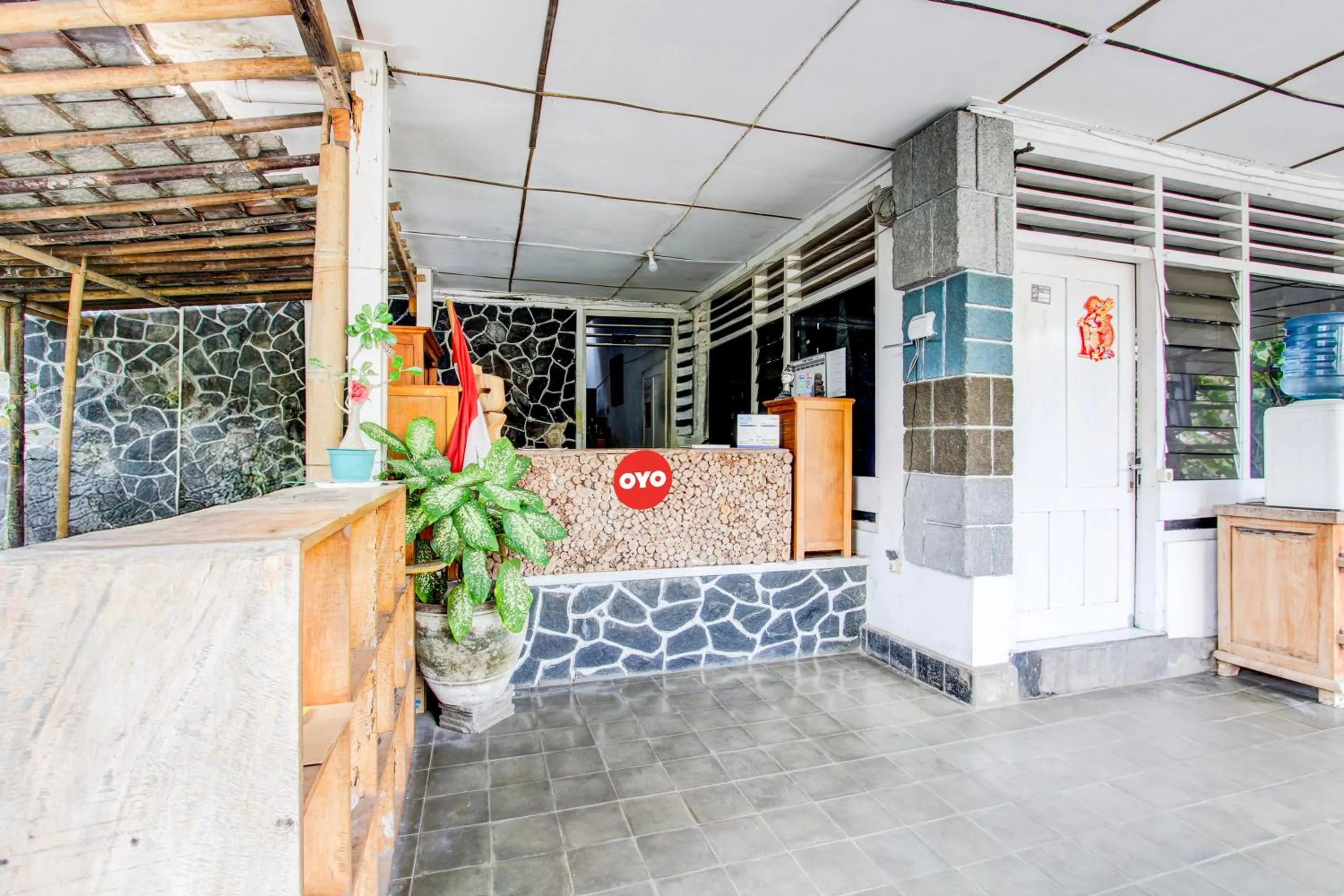 Lobby or reception in Hotel O Chez Laelik Guesthouse