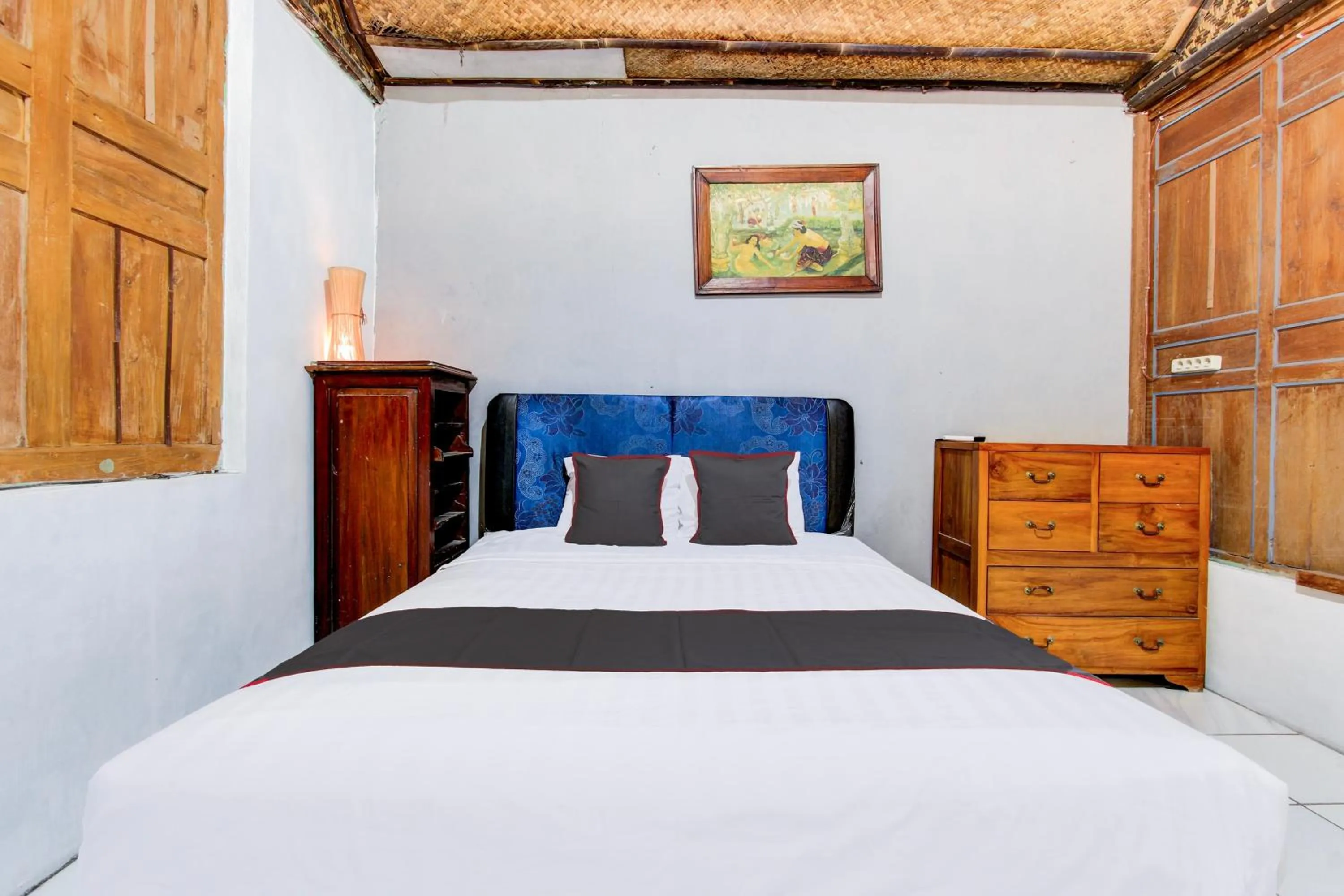 Bedroom, Bed in Hotel O Chez Laelik Guesthouse