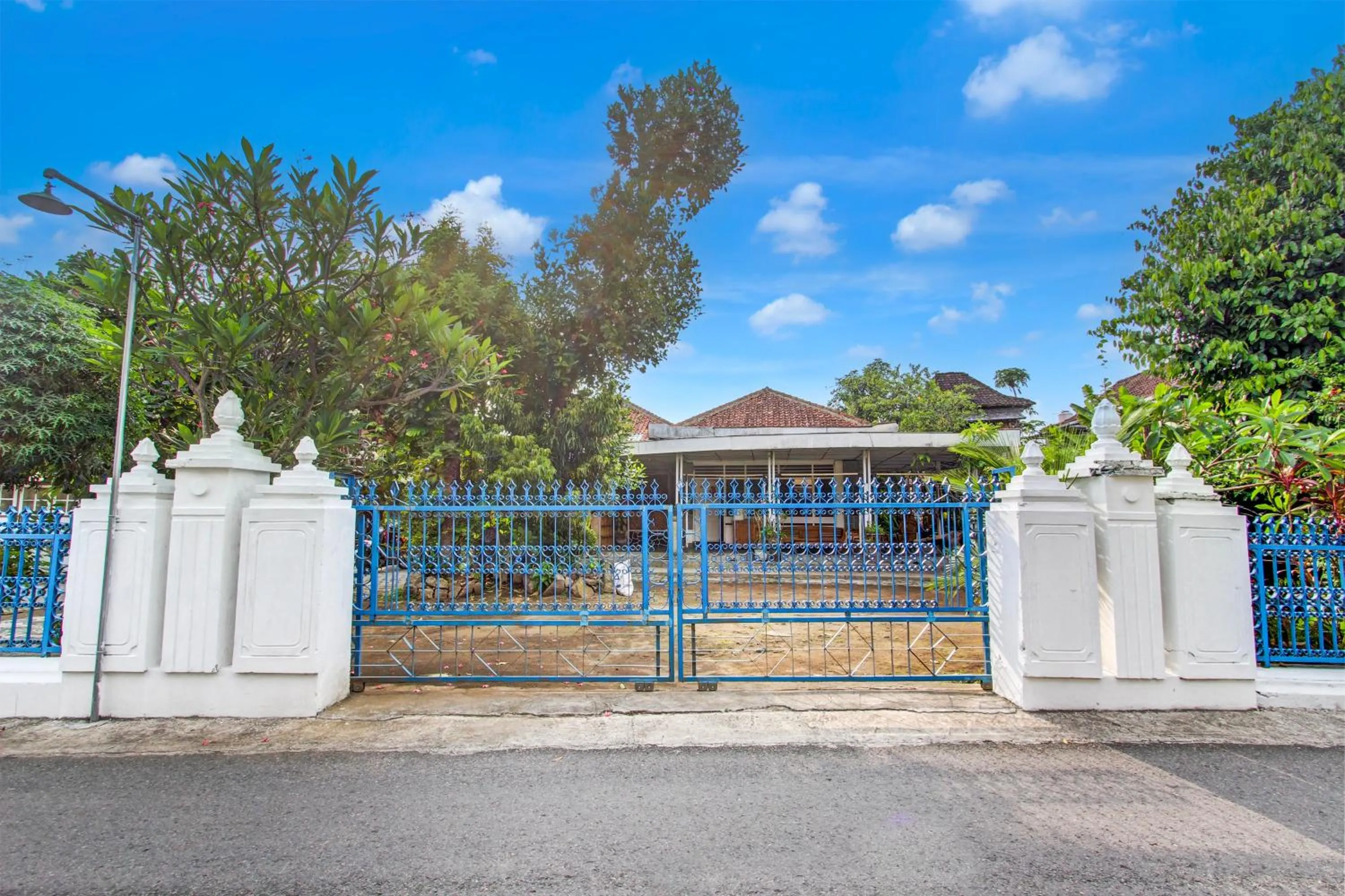 Facade/entrance in Hotel O Chez Laelik Guesthouse