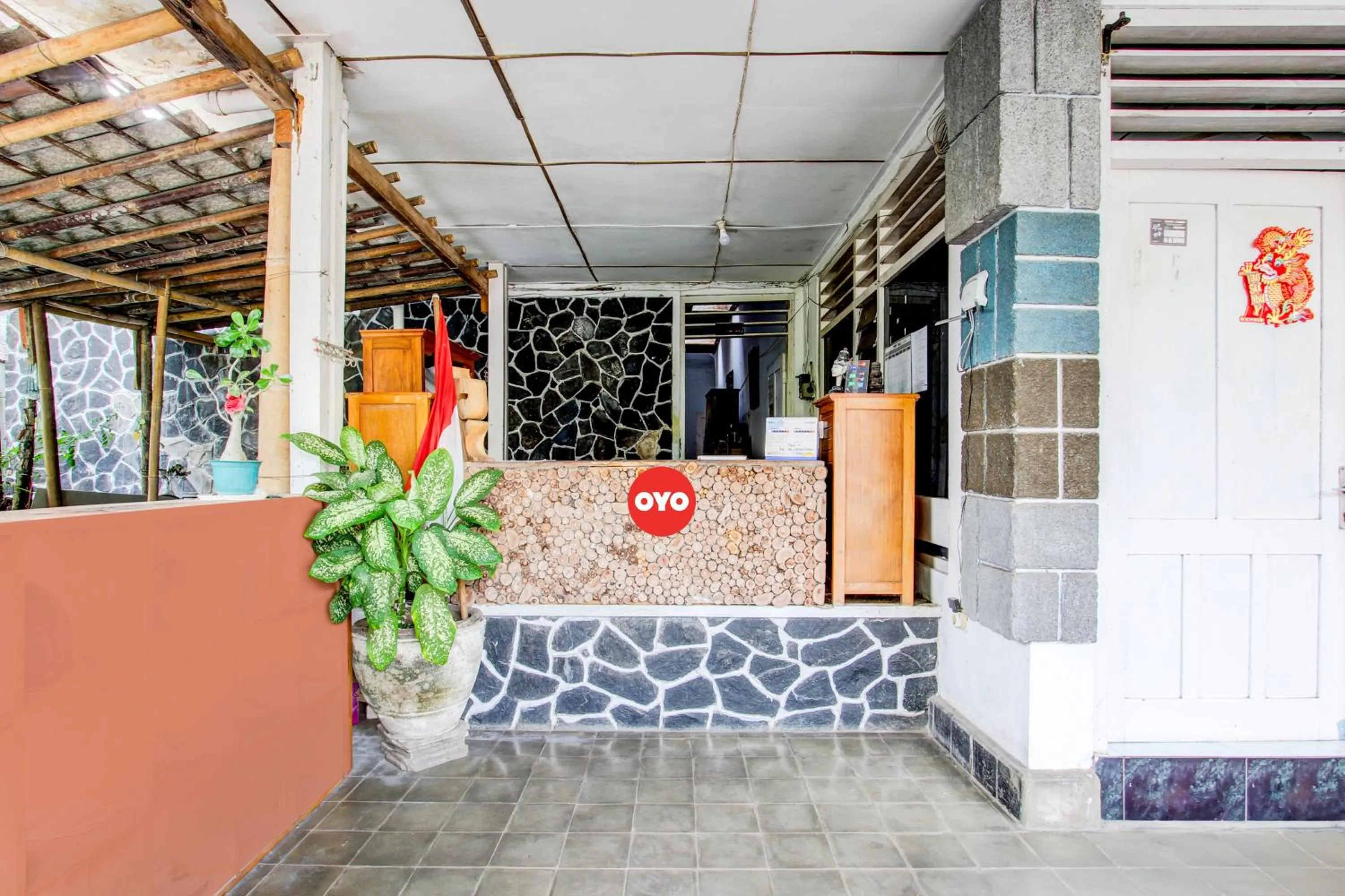 Lobby or reception in Hotel O Chez Laelik Guesthouse