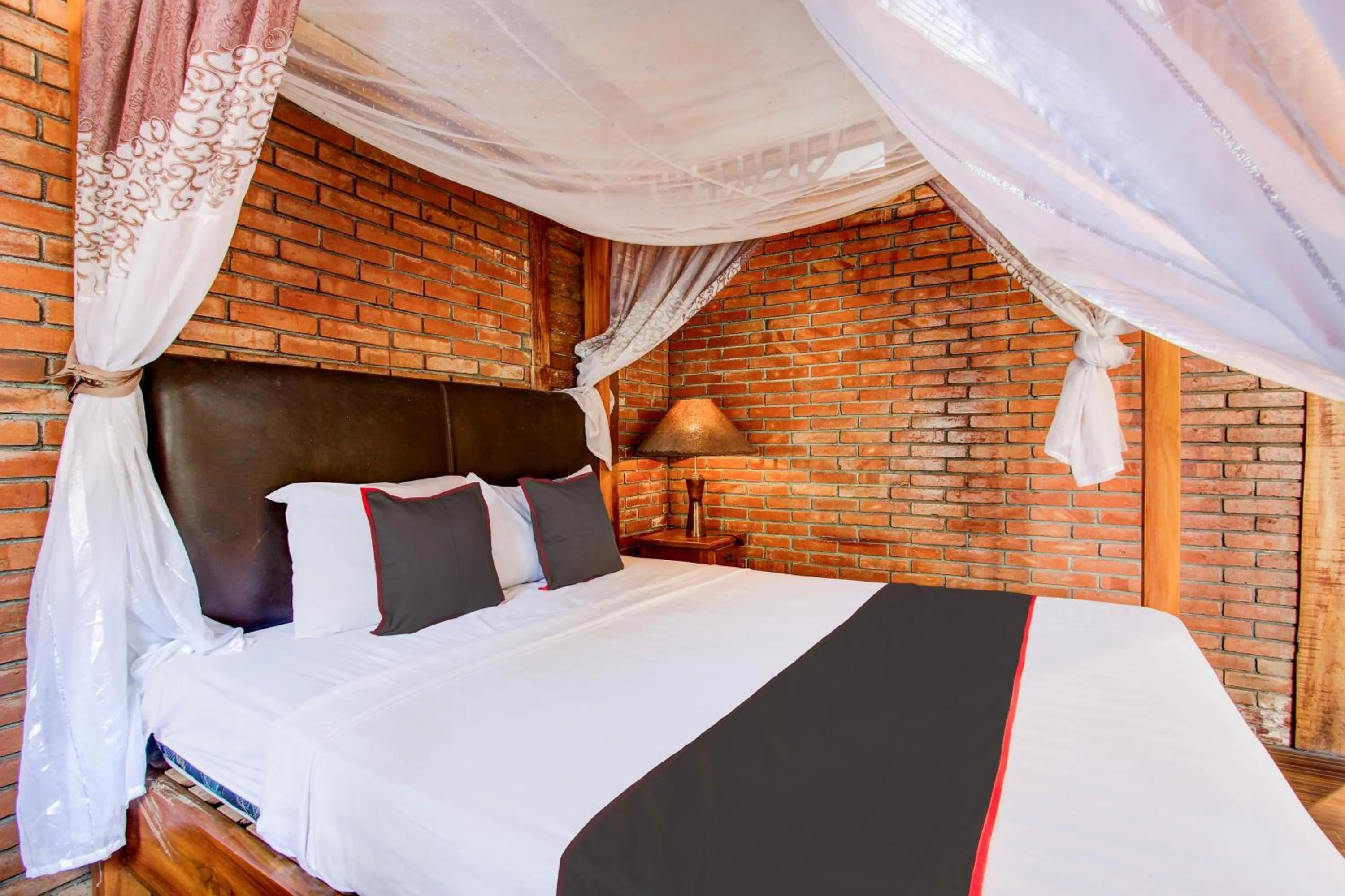 Bedroom, Bed in Hotel O Chez Laelik Guesthouse