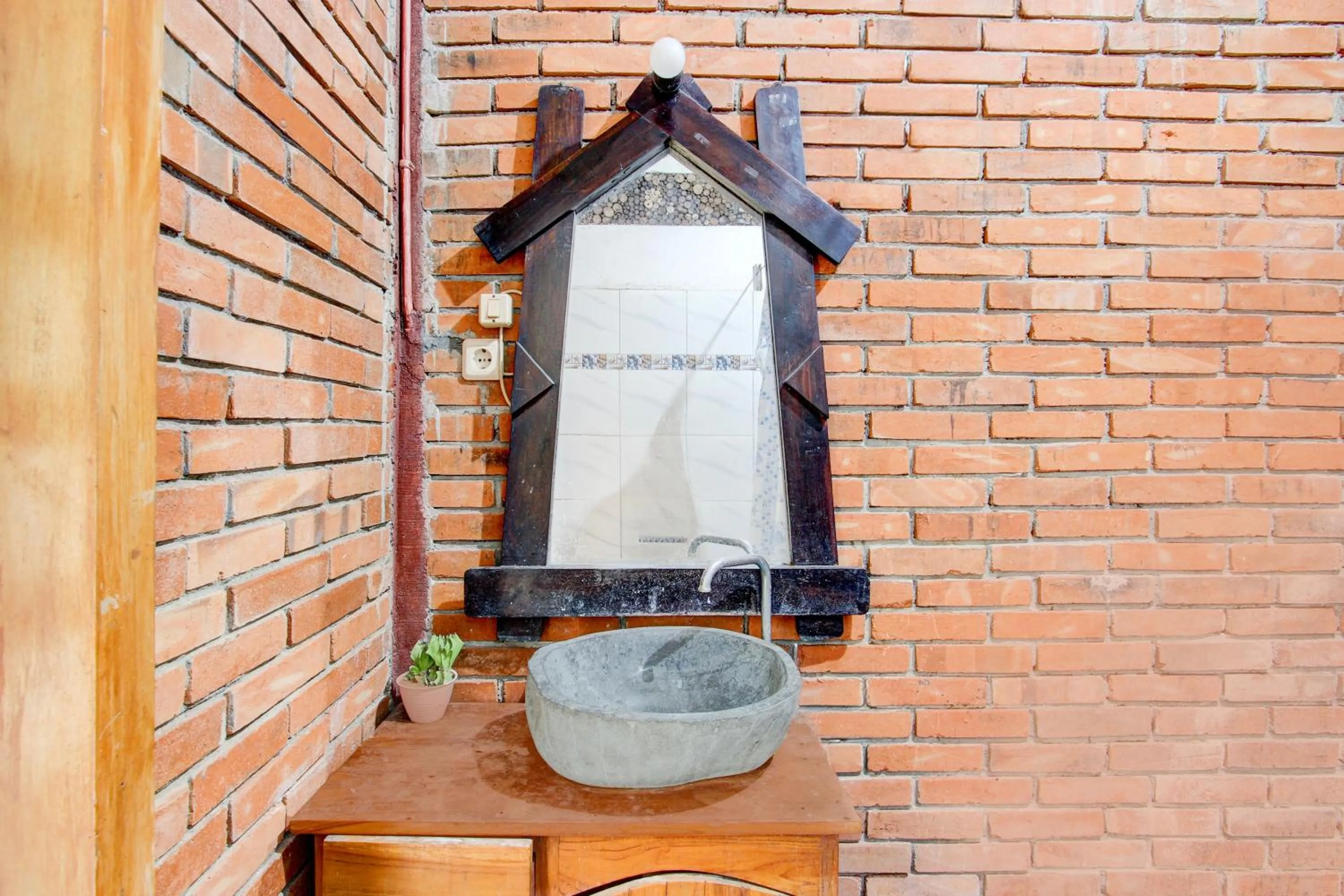 Bathroom in Hotel O Chez Laelik Guesthouse