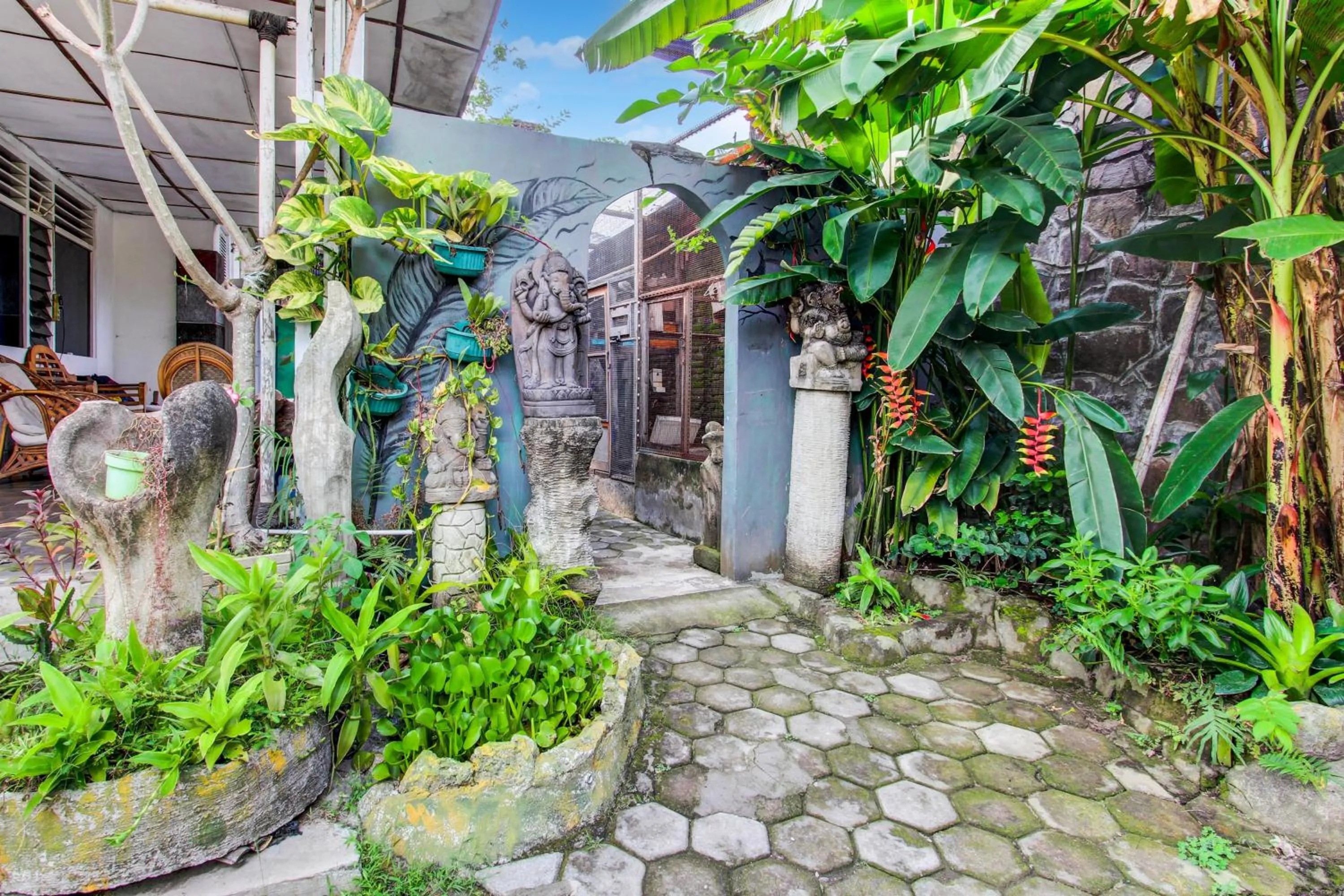 Lobby or reception in Hotel O Chez Laelik Guesthouse