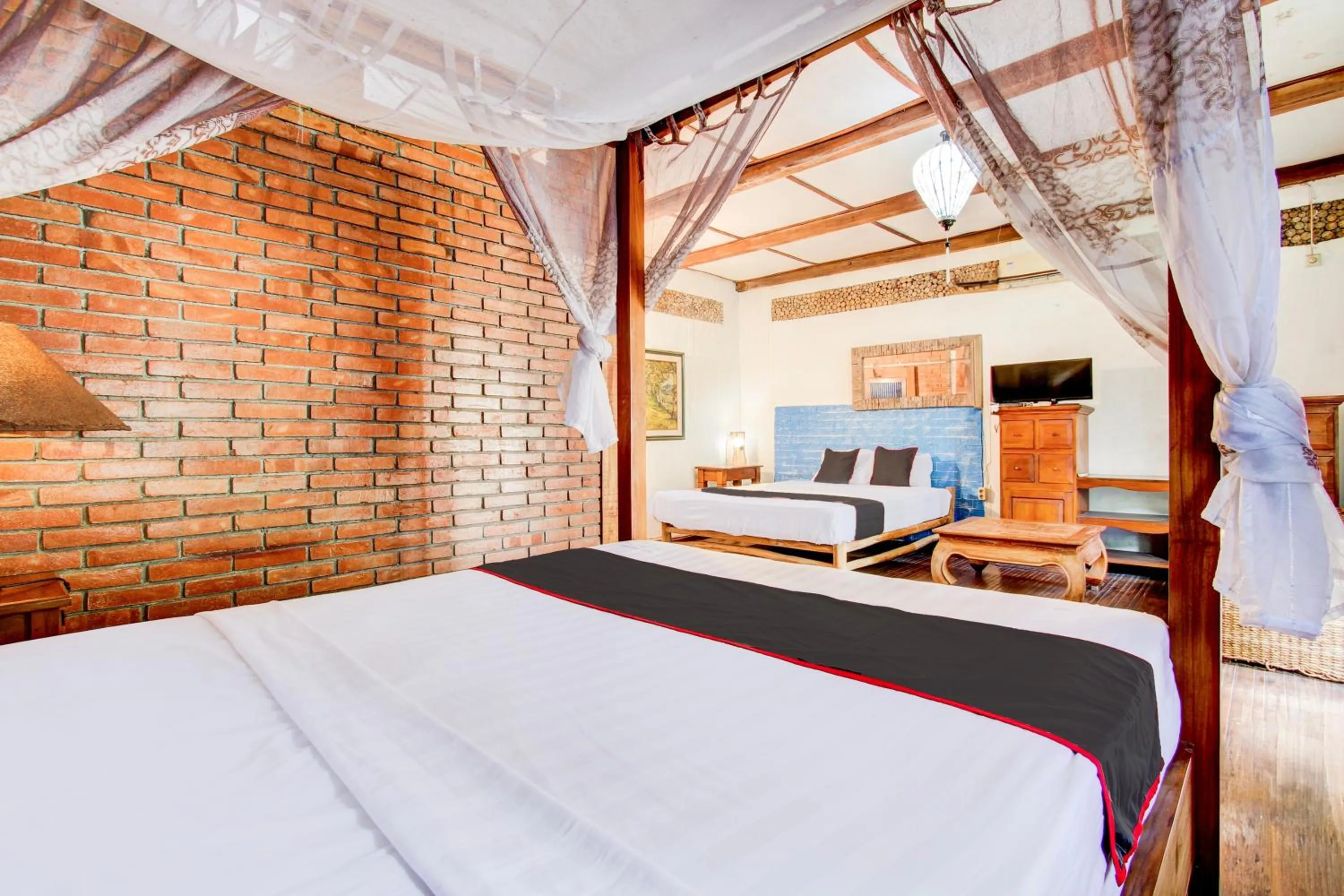 Bedroom, Bed in Hotel O Chez Laelik Guesthouse