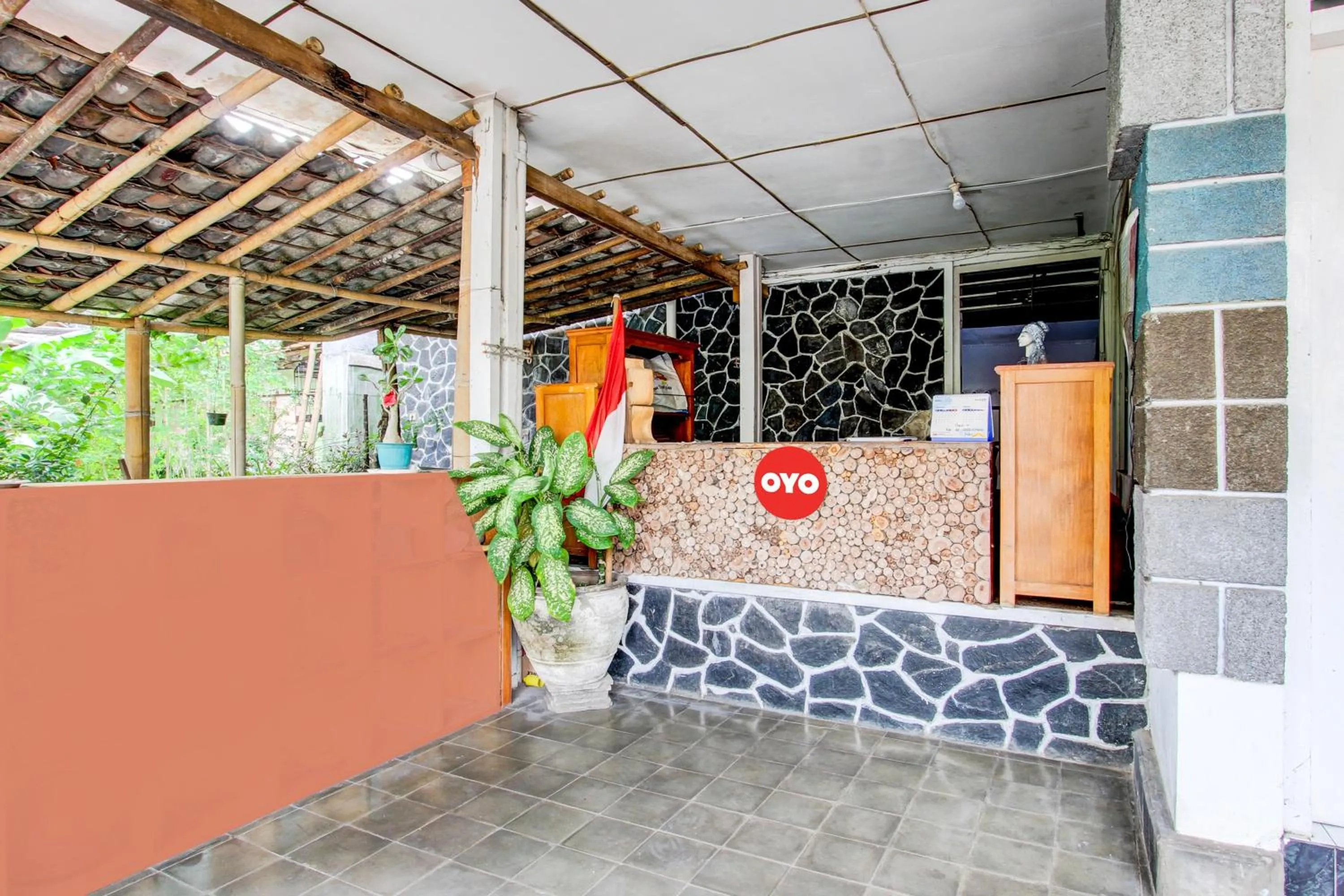 Lobby or reception in Hotel O Chez Laelik Guesthouse