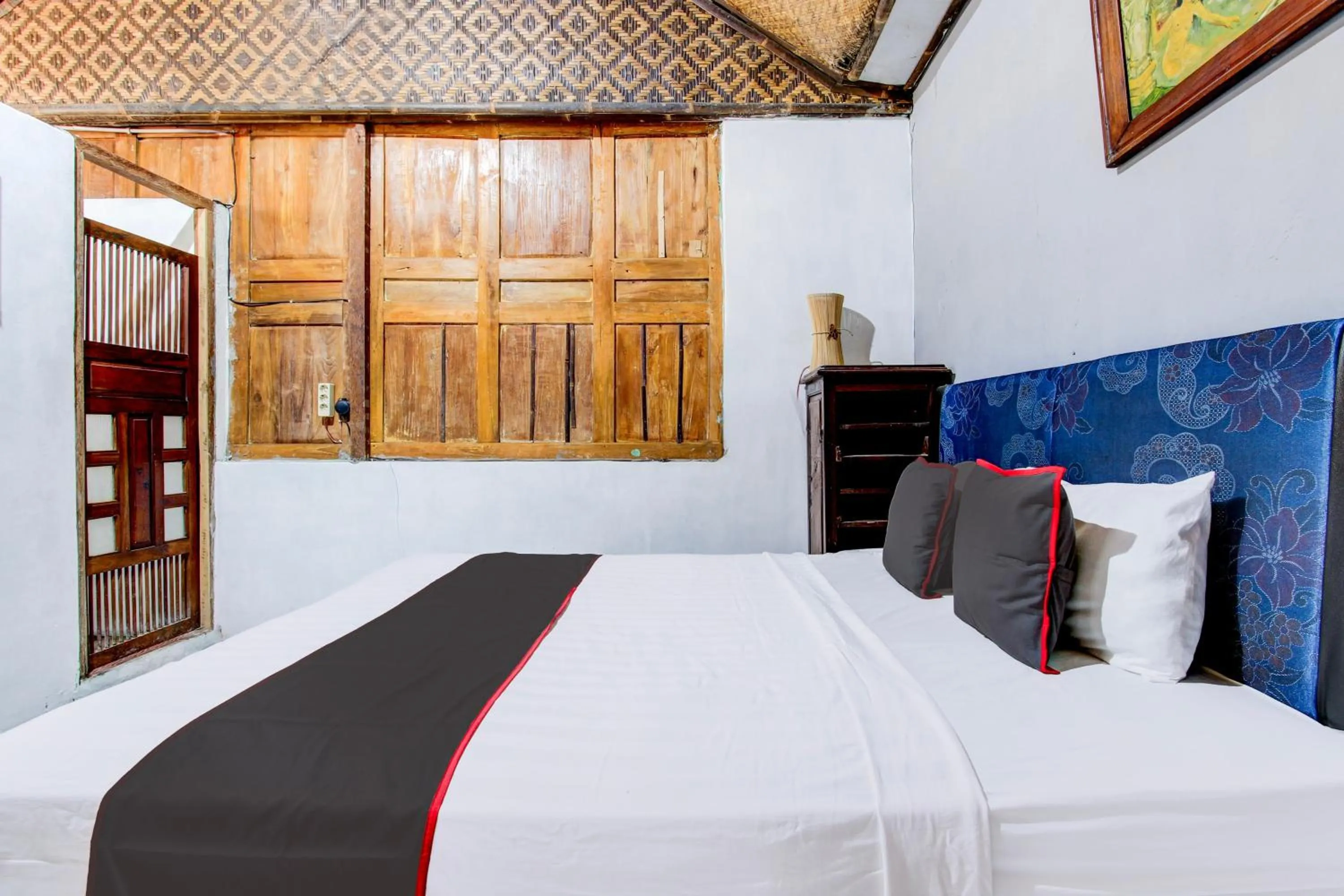 Bedroom, Bed in Hotel O Chez Laelik Guesthouse