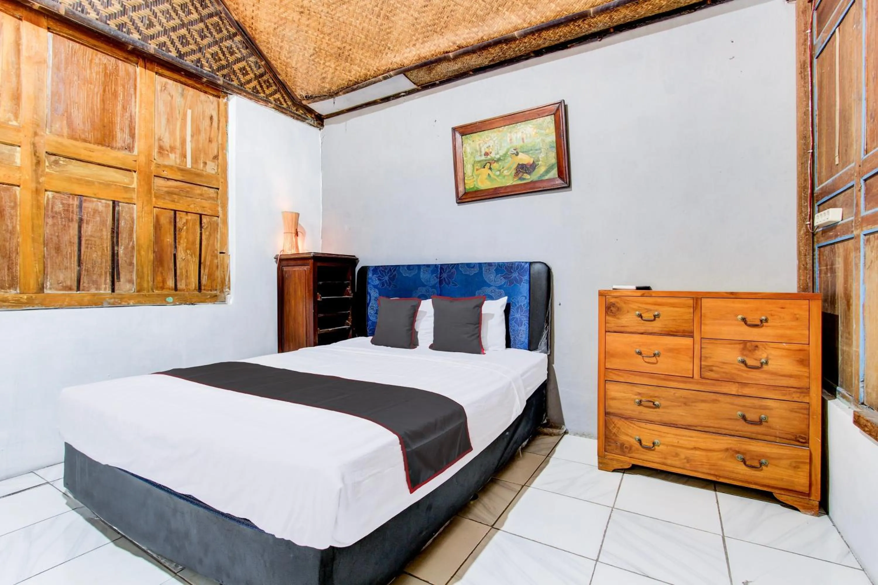 Bedroom, Bed in Hotel O Chez Laelik Guesthouse