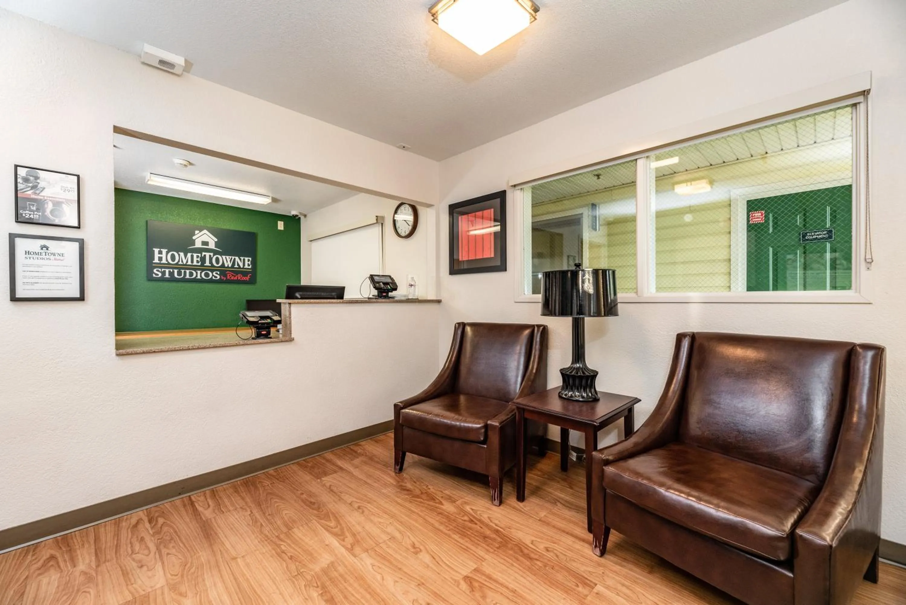Lobby or reception in HomeTowne Studios by Red Roof Fresno - West