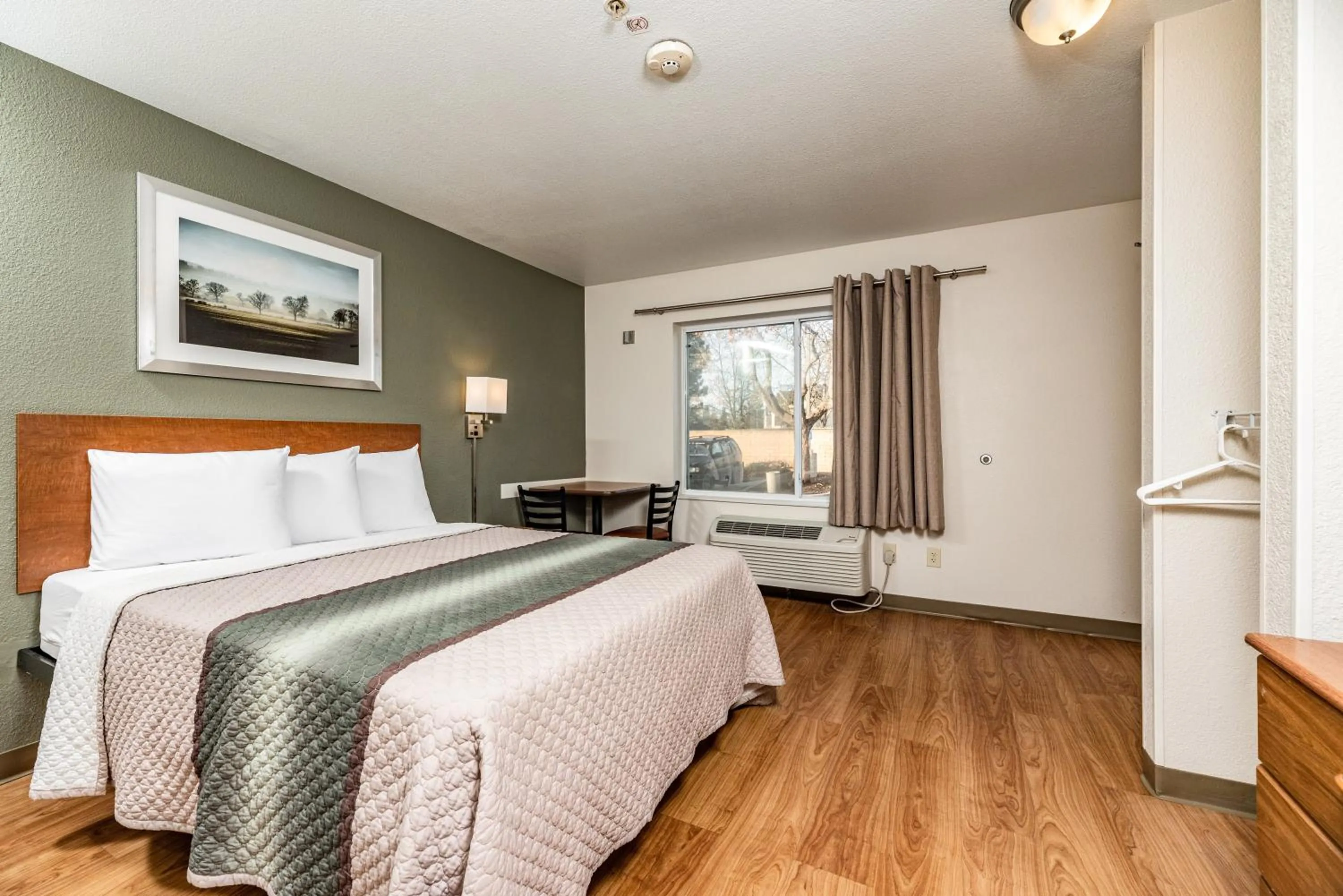 Photo of the whole room, Bed in HomeTowne Studios by Red Roof Fresno - West