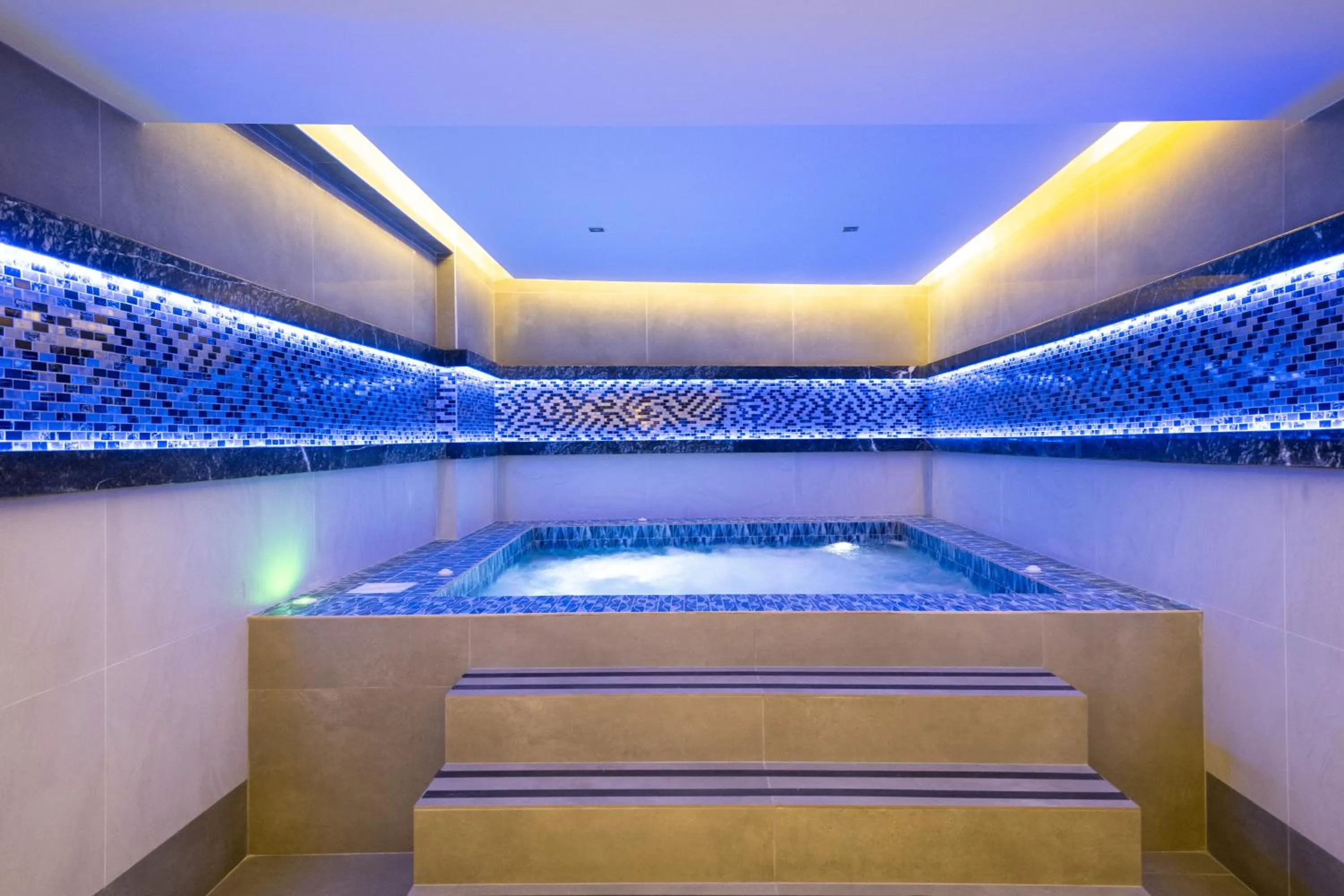 Hot Tub in Anemon Kent Mersin Otel