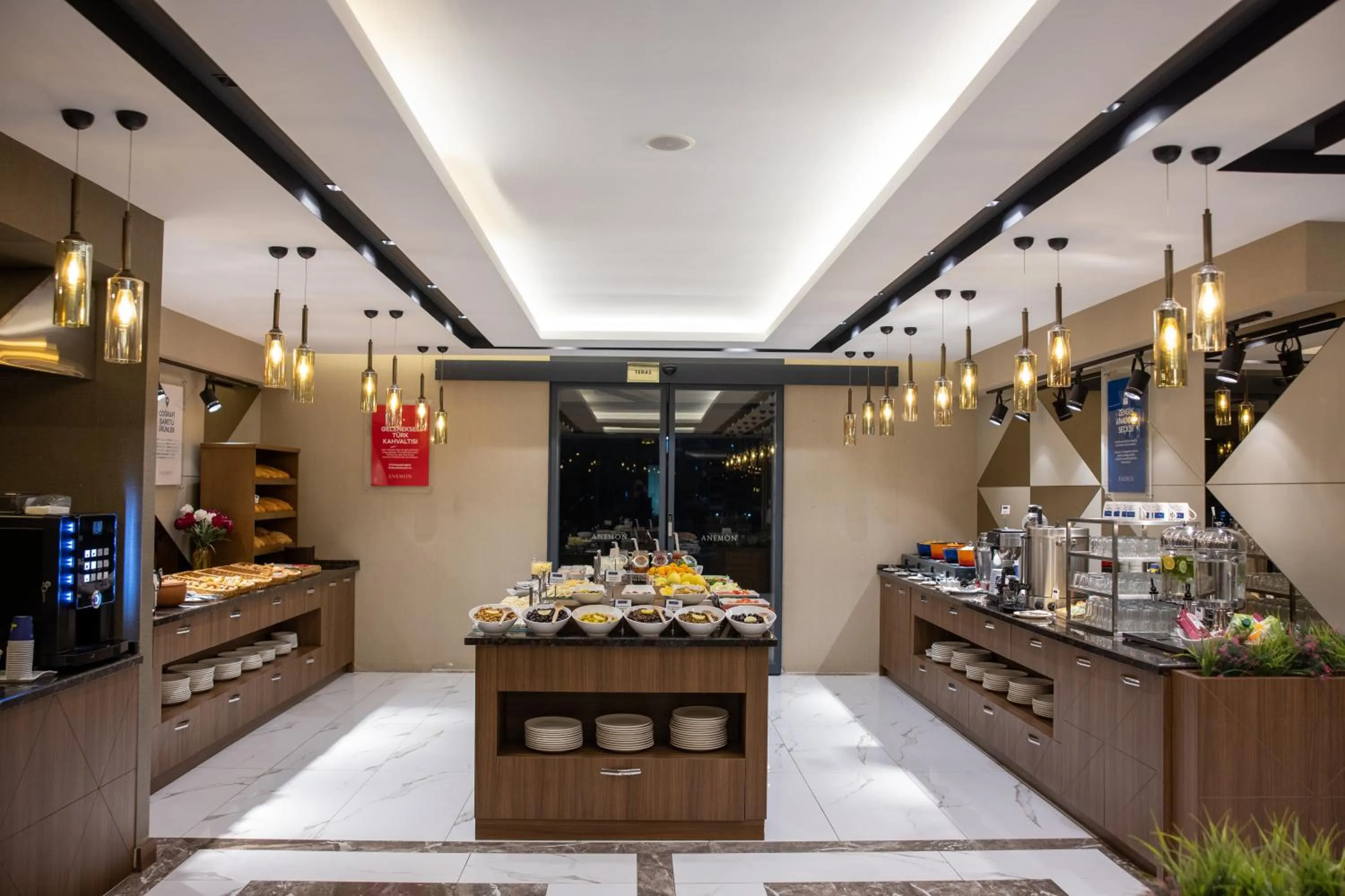 Food and drinks in Anemon Kent Mersin Otel