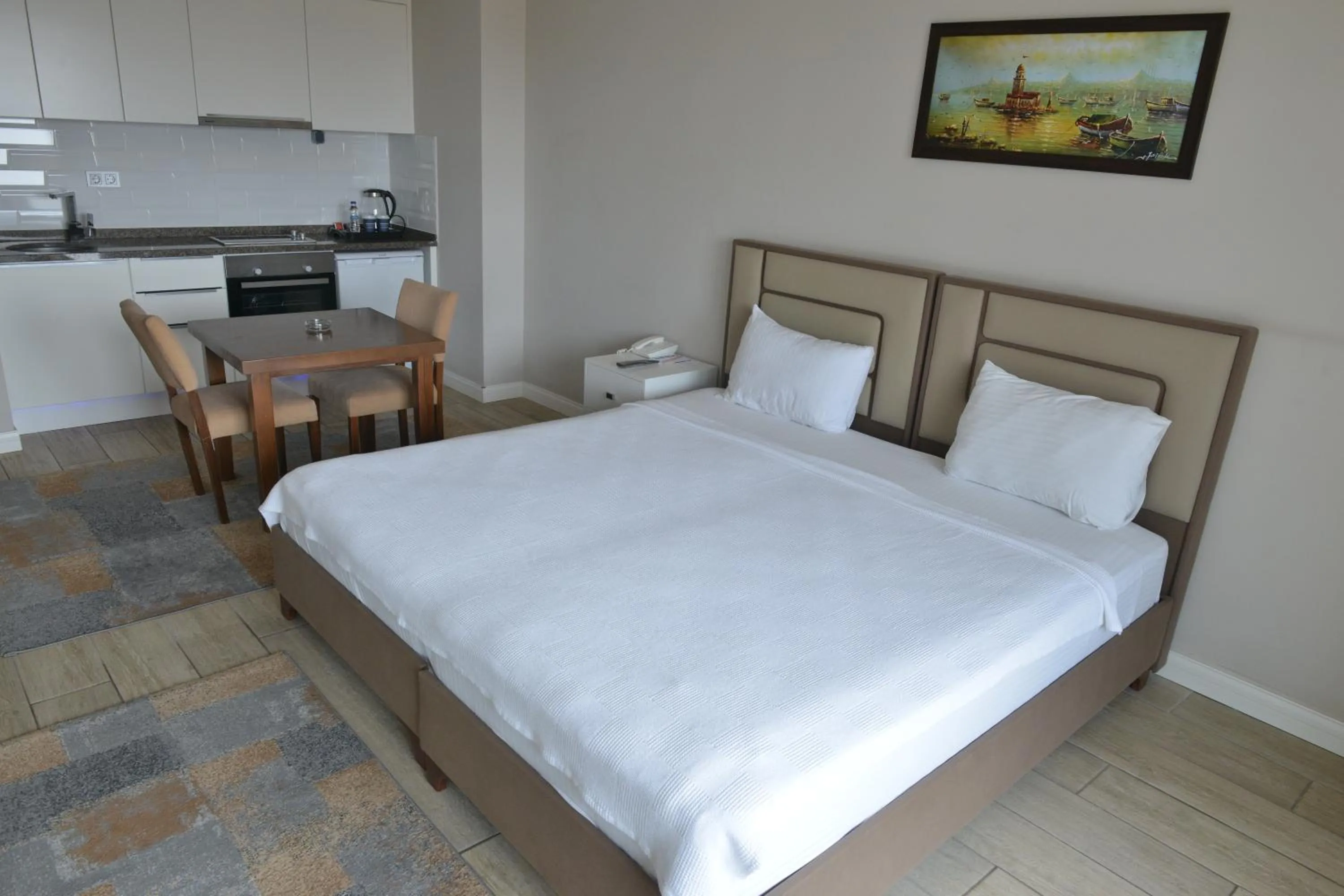 Photo of the whole room, Bed in Anemon Kent Mersin Otel