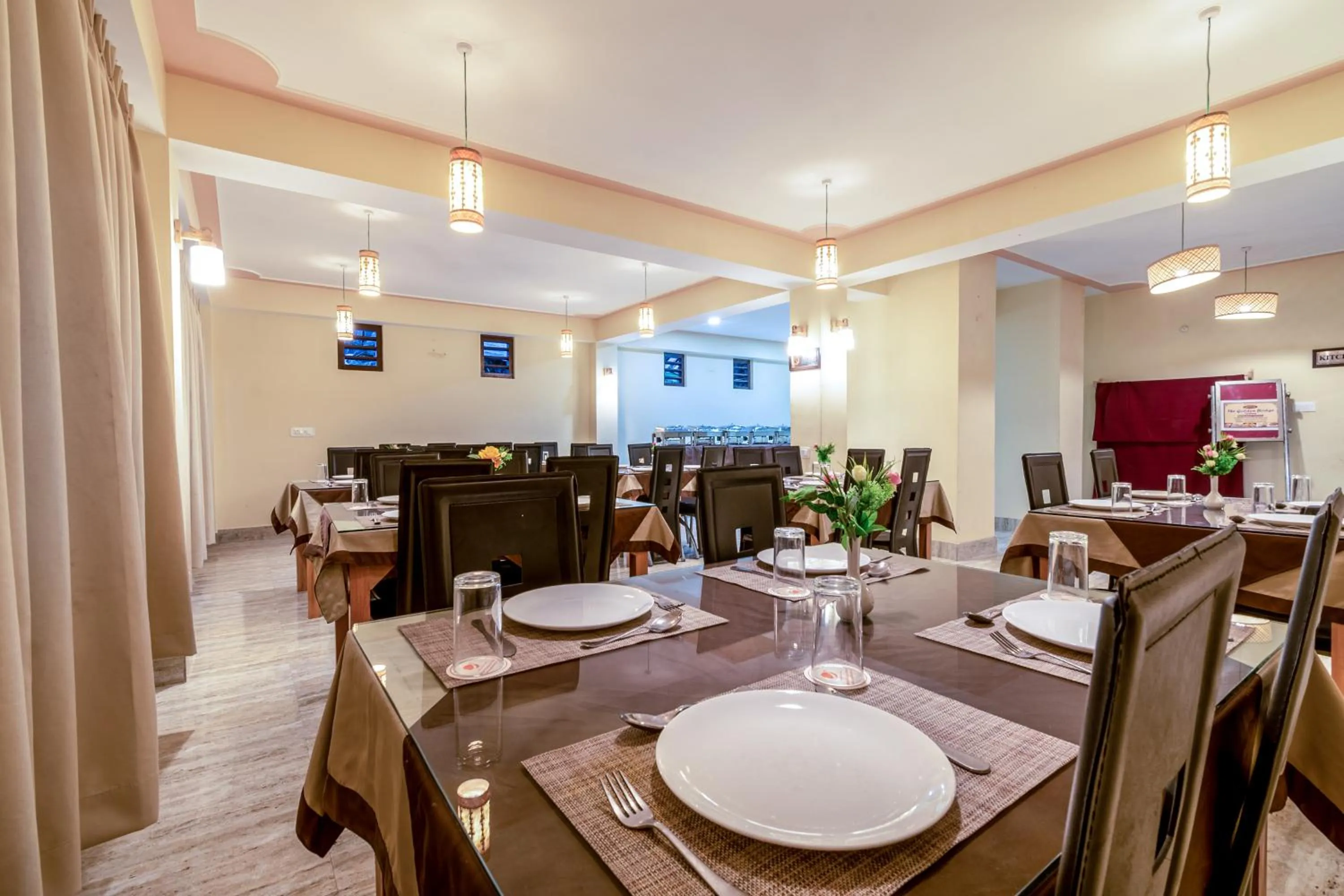 Restaurant/places to eat in Magellan's The Golden Bridge