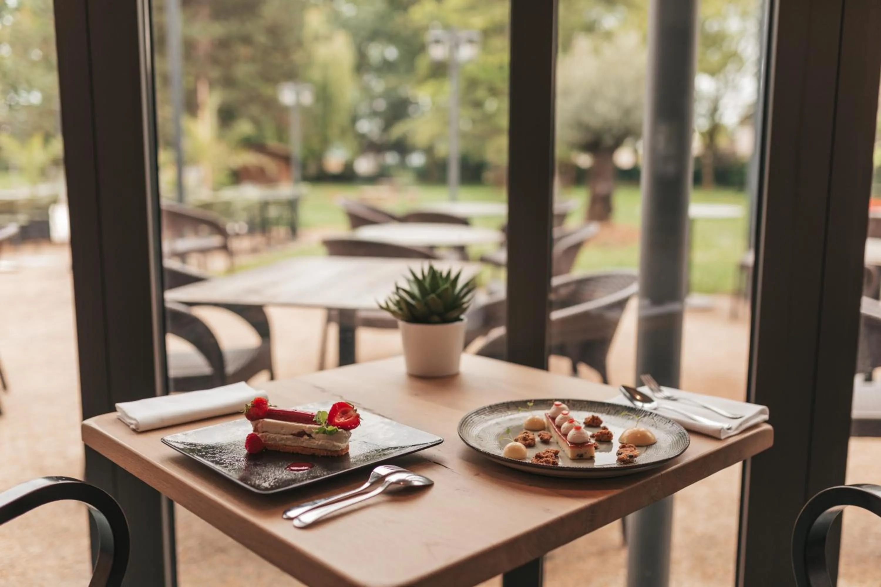 Restaurant/places to eat in Le Dracy Hôtel et Spa