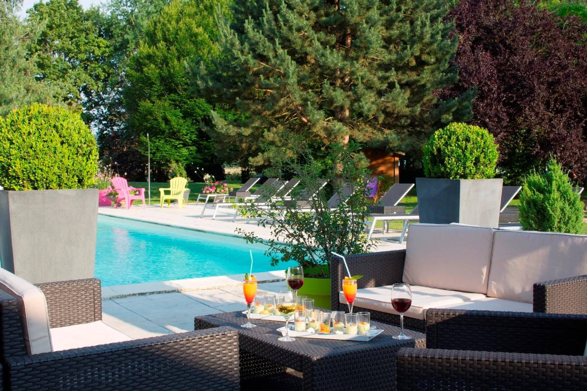 Swimming pool in Le Dracy Hôtel et Spa