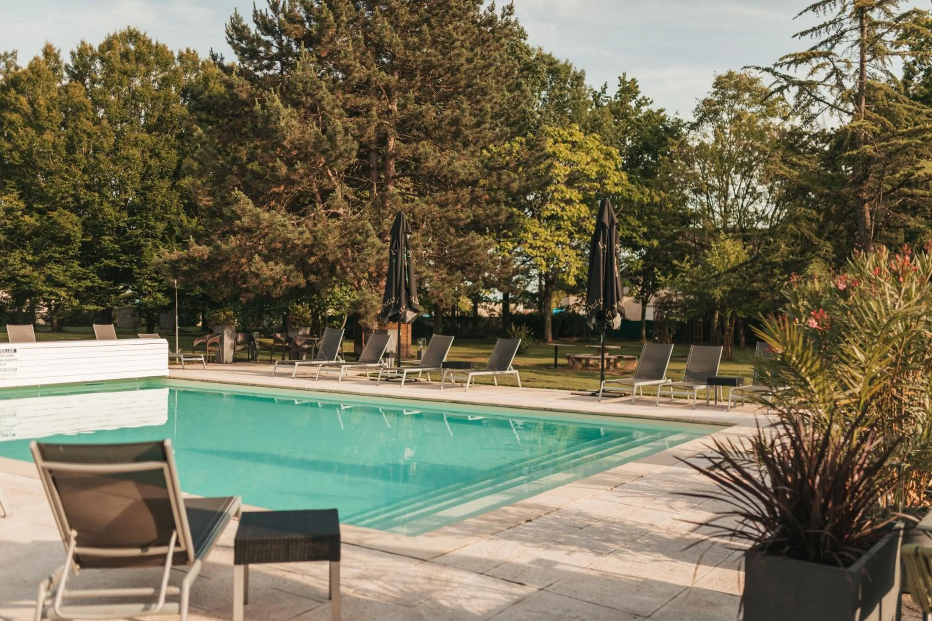 Swimming pool in Le Dracy Hôtel et Spa