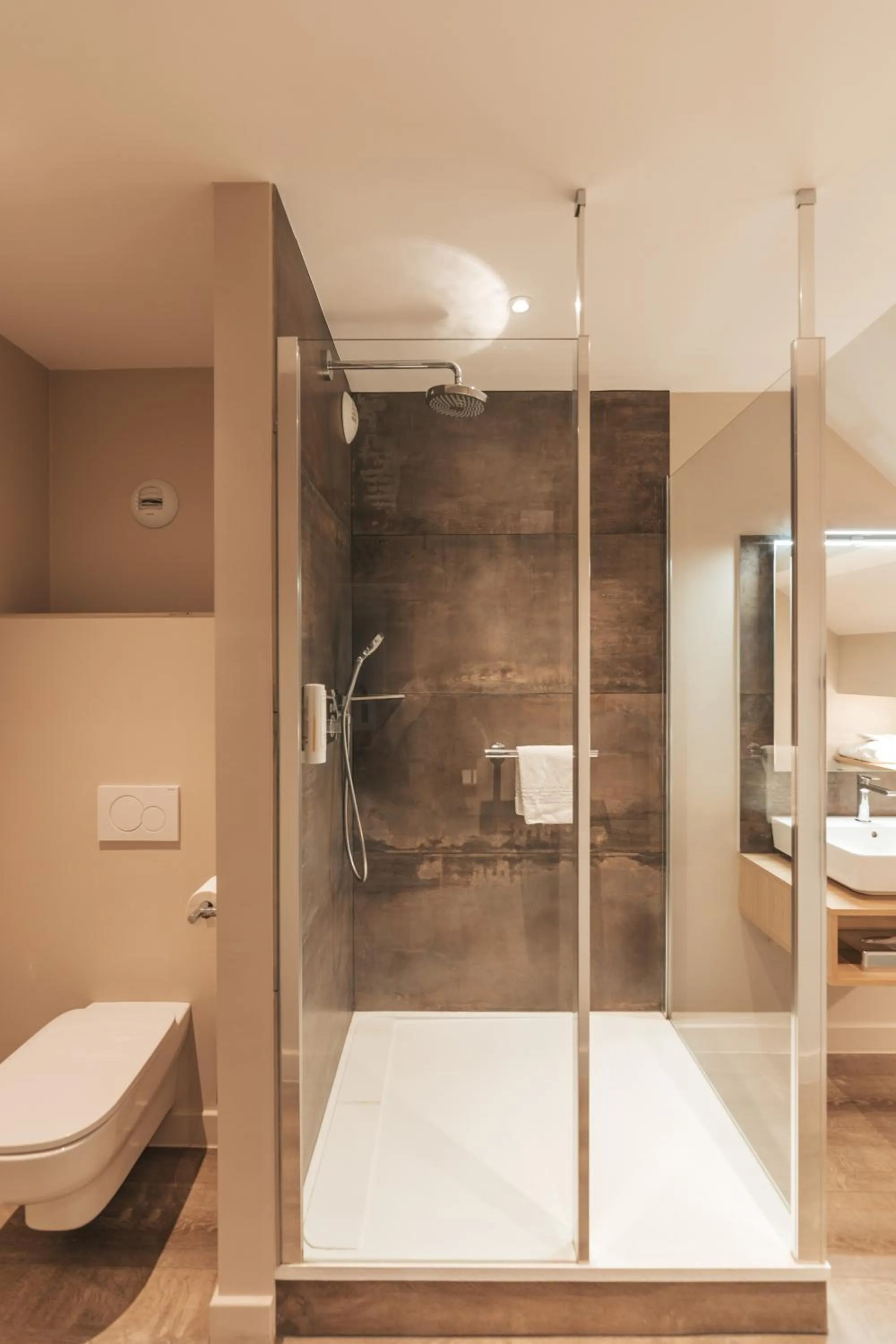 Bathroom in Le Dracy Hôtel et Spa