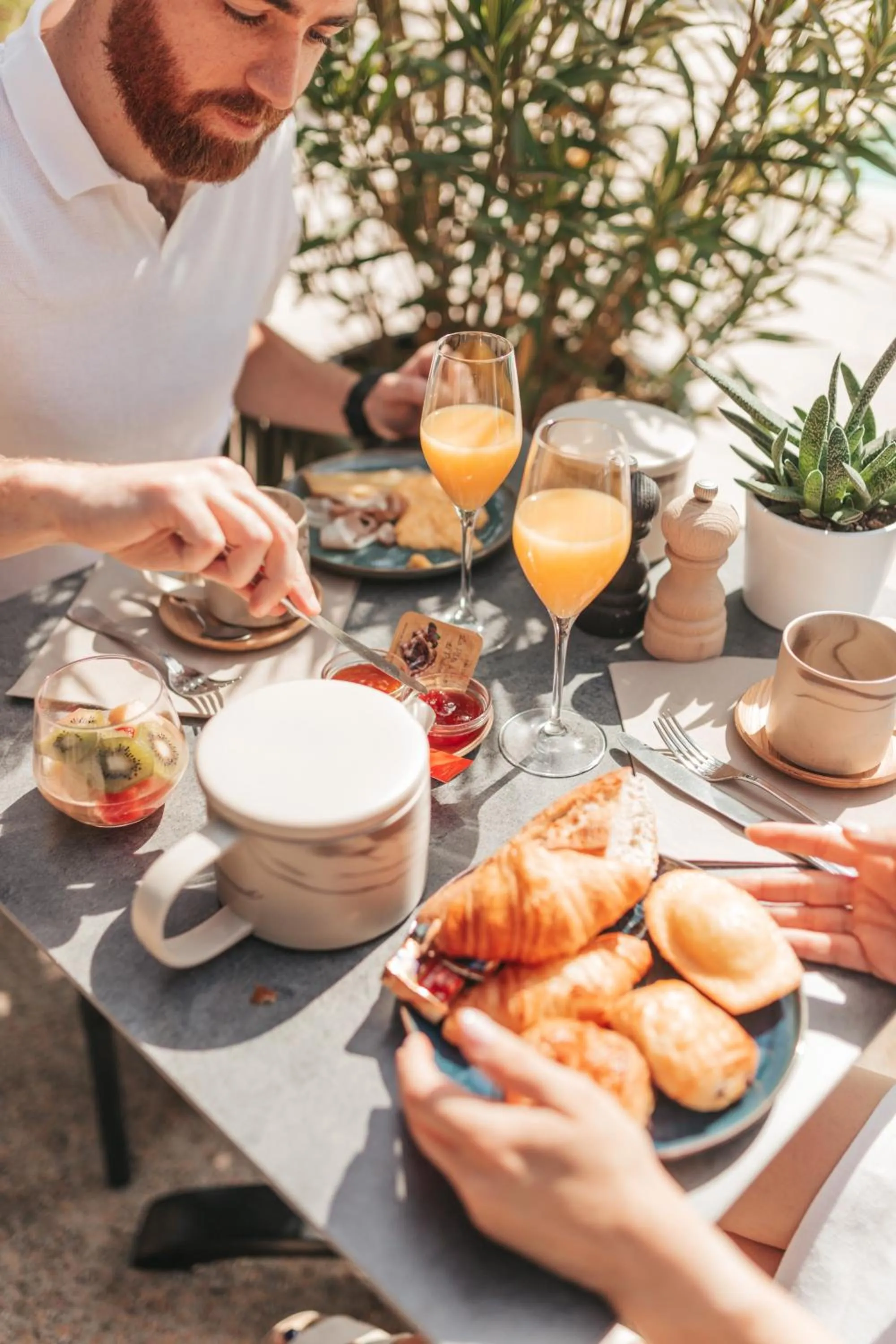Breakfast in Le Dracy Hôtel et Spa