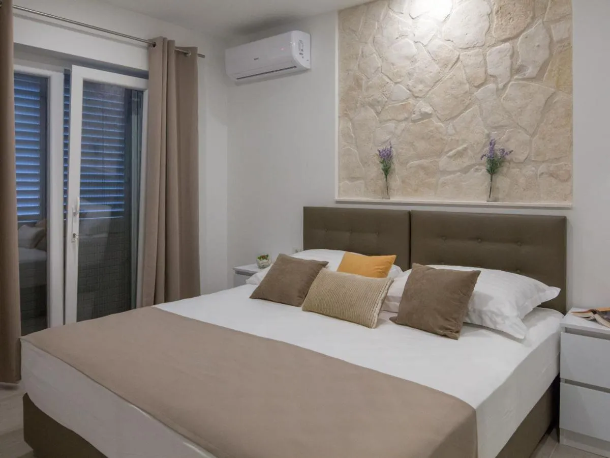 Bed in Apartment Villa Franko Maris