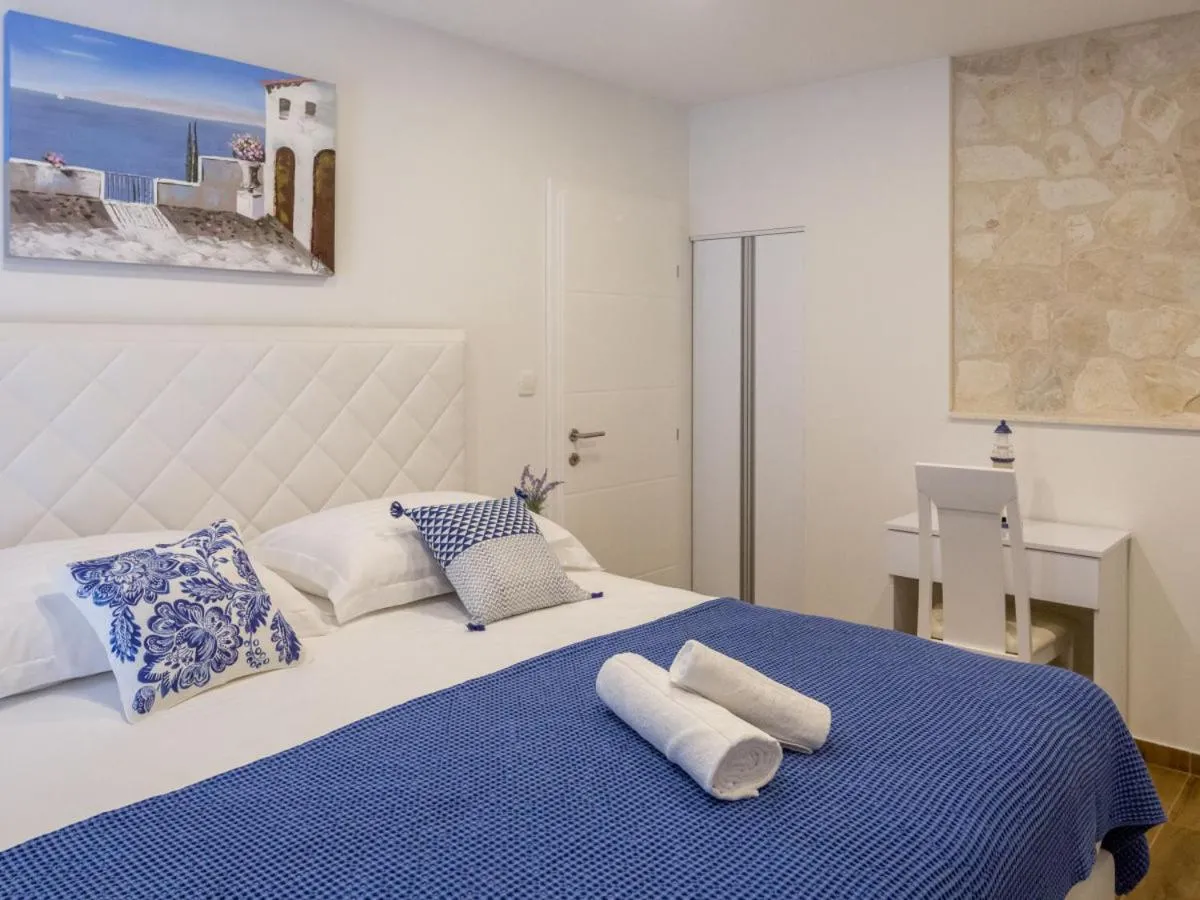 Bed in Apartment Villa Franko Maris