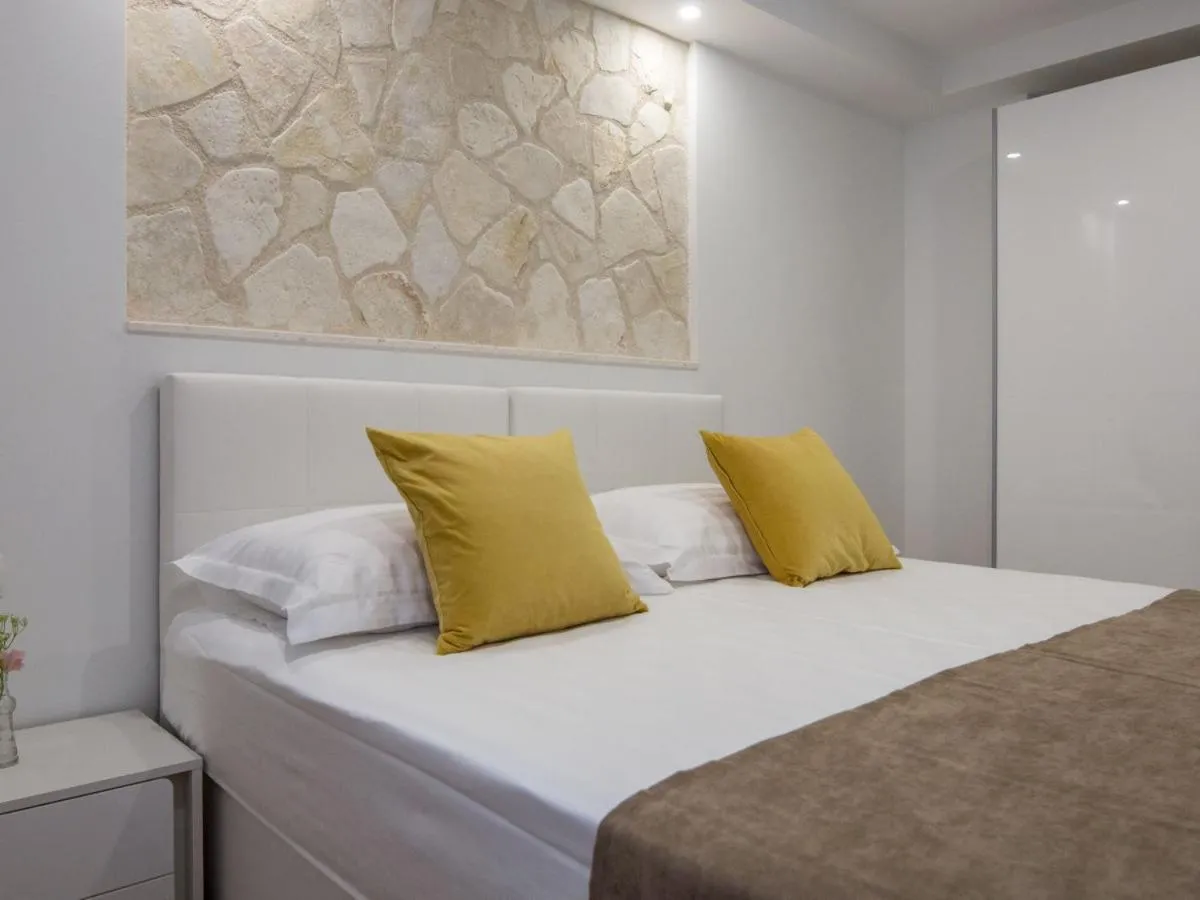 Bed in Apartment Villa Franko Maris