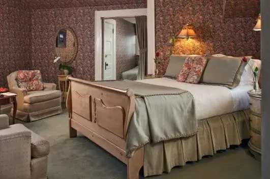 Basic Triple Room in Albemarle Inn - Asheville Basic Triple Room in Albemarle Inn - Asheville