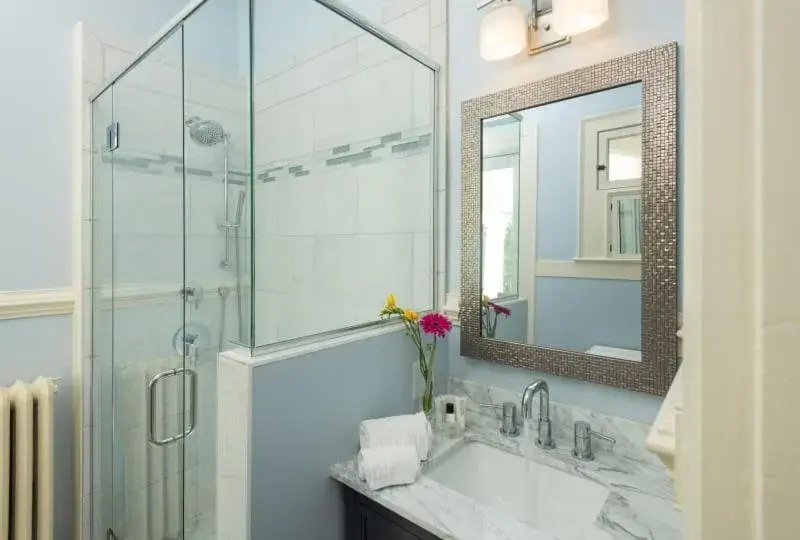 Deluxe Double Room with Balcony in Albemarle Inn - Asheville Deluxe Double Room with Balcony in Albemarle Inn - Asheville