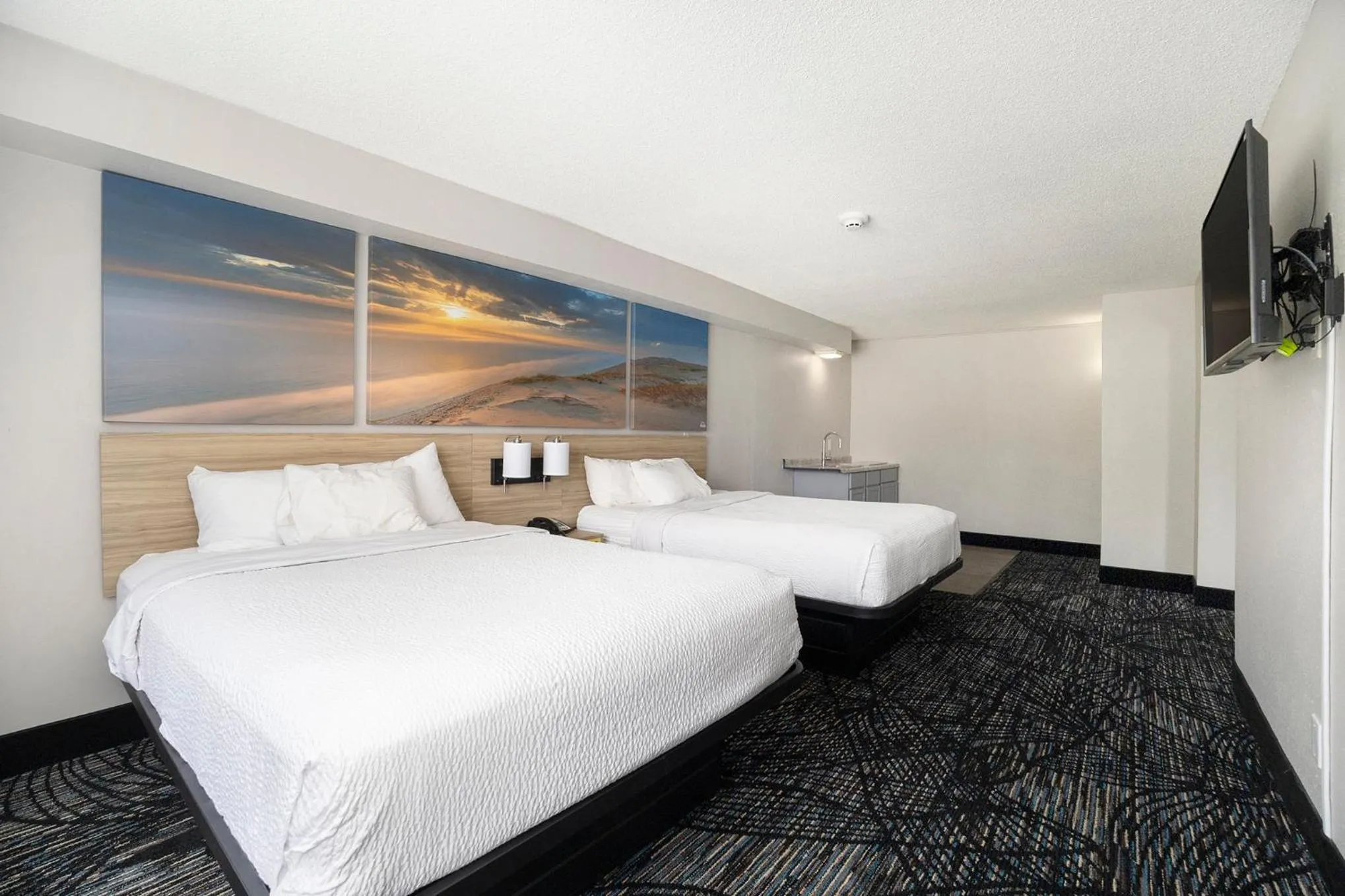 Bed in Days Inn & Suites by Wyndham Norton Shores Muskegon