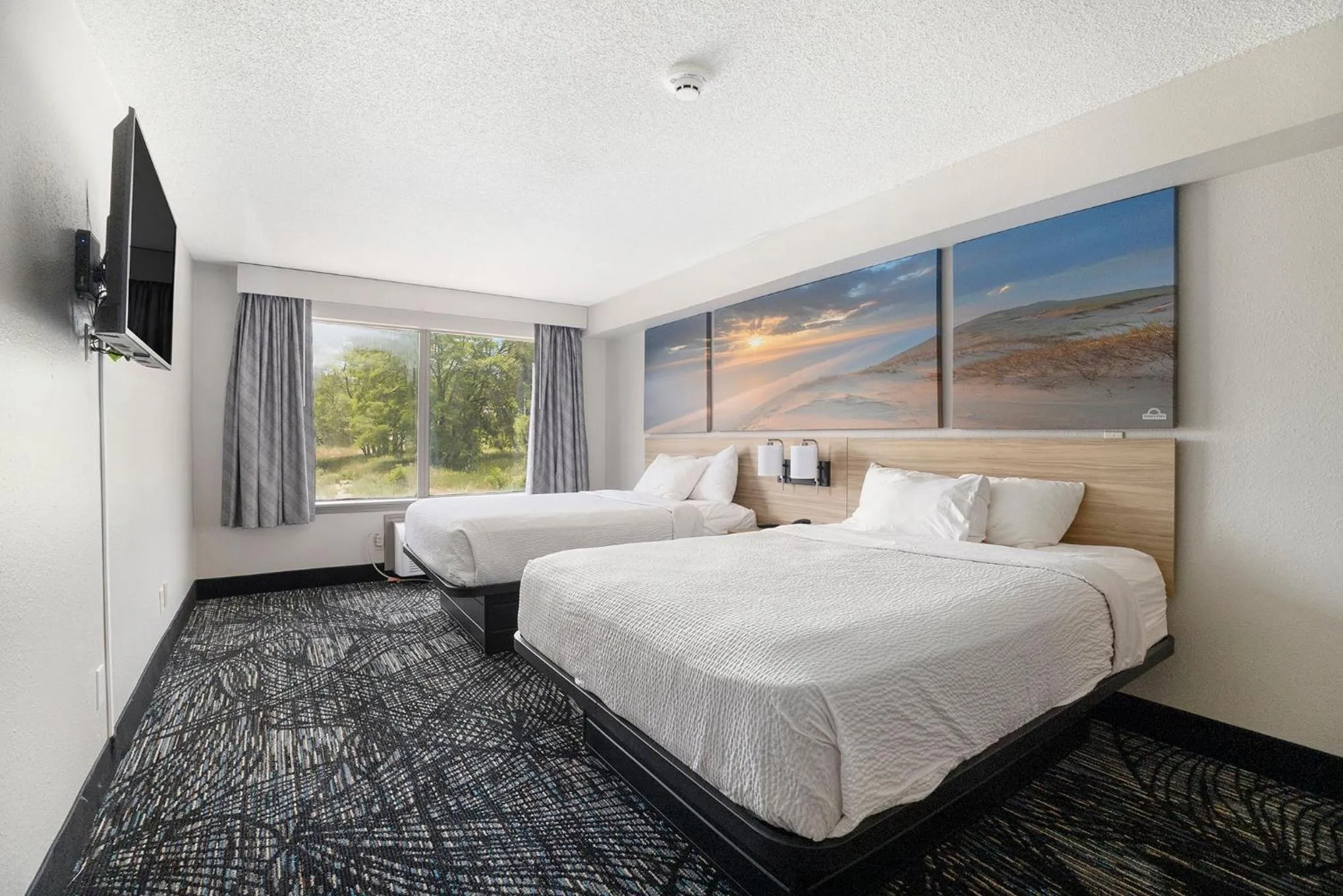 Days Inn & Suites by Wyndham Norton Shores Muskegon