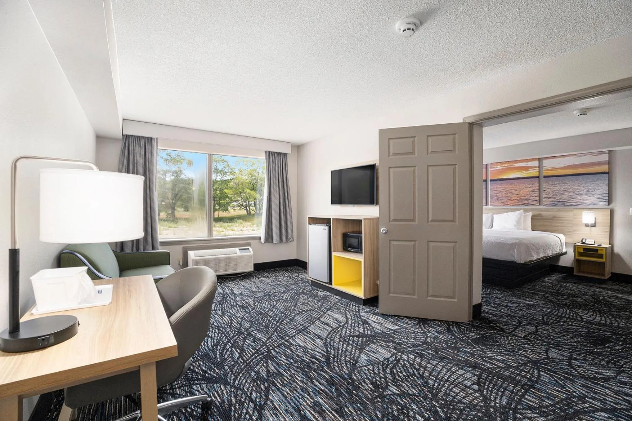 Bed in Days Inn & Suites by Wyndham Norton Shores Muskegon