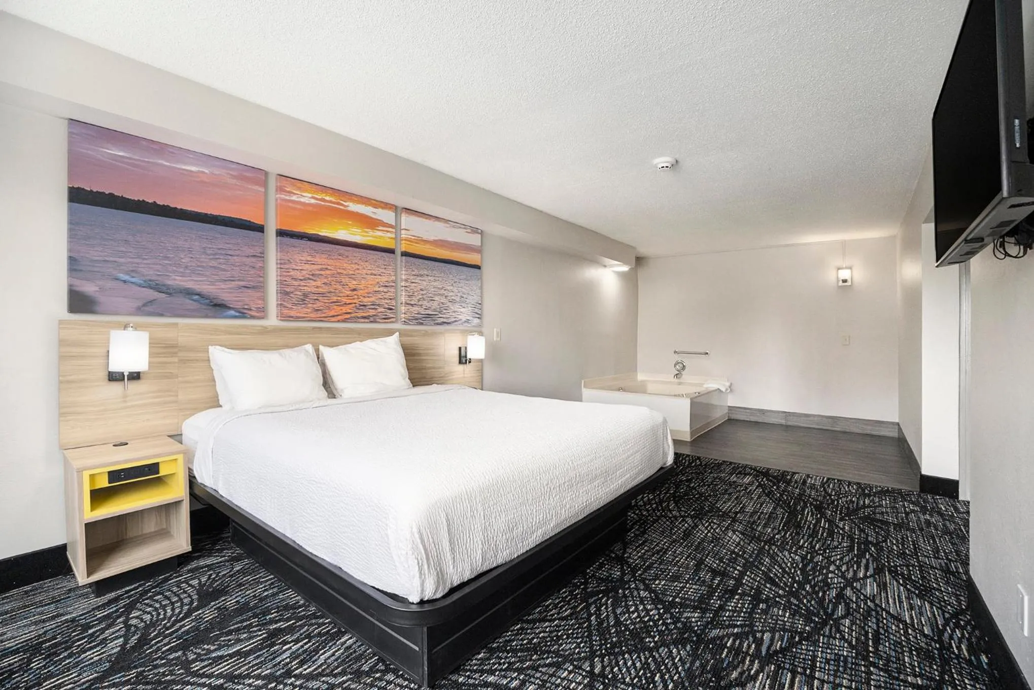 Bed in Days Inn & Suites by Wyndham Norton Shores Muskegon