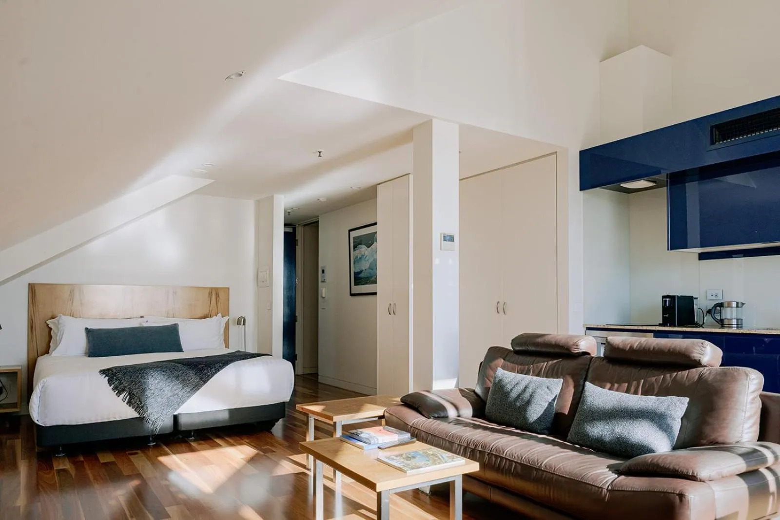 Bed in Salamanca Wharf Hotel