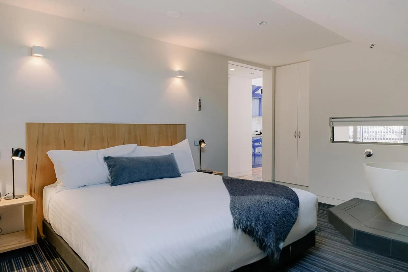 Bed in Salamanca Wharf Hotel