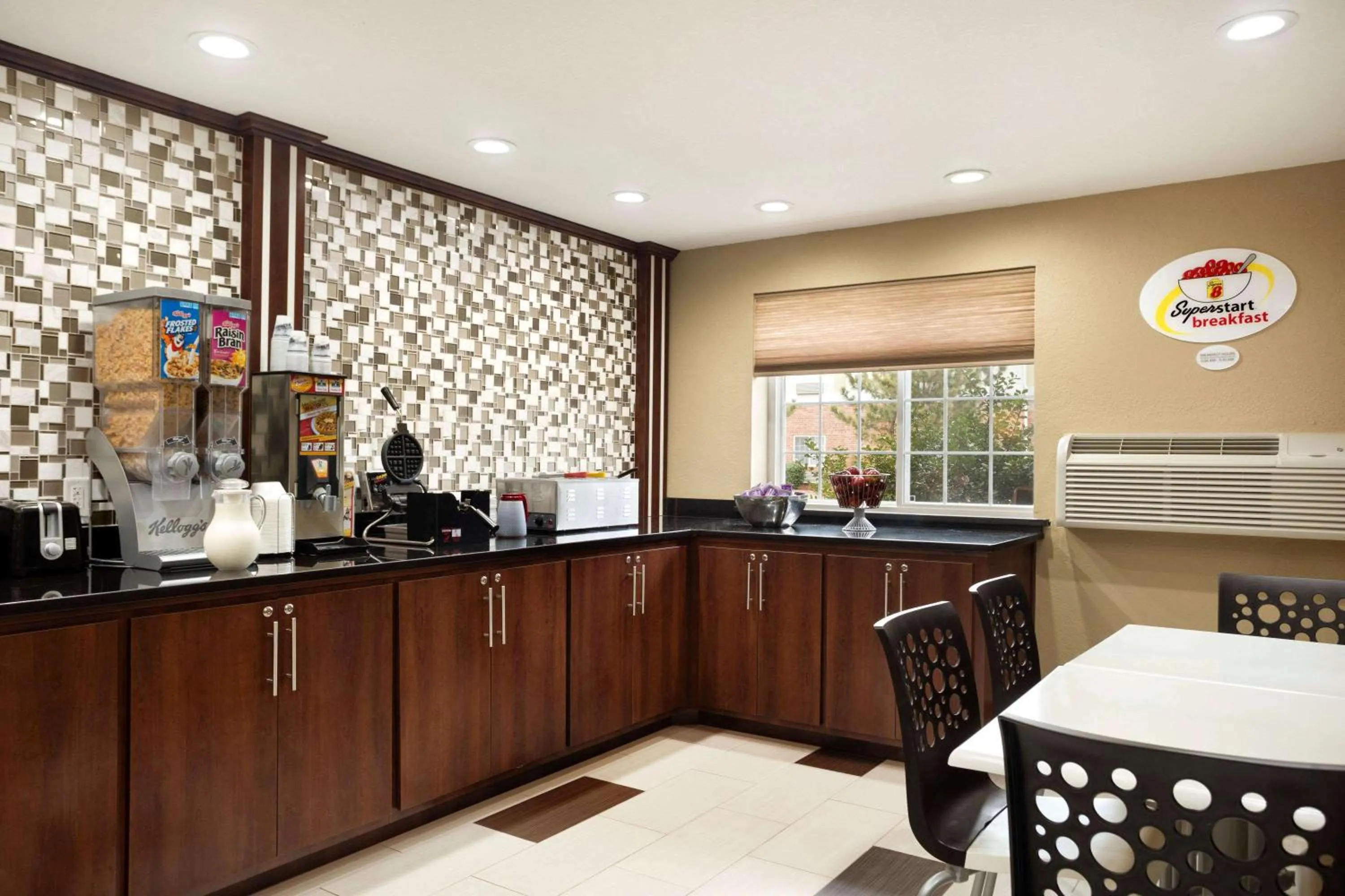 Restaurant/places to eat in Super 8 by Wyndham Joplin