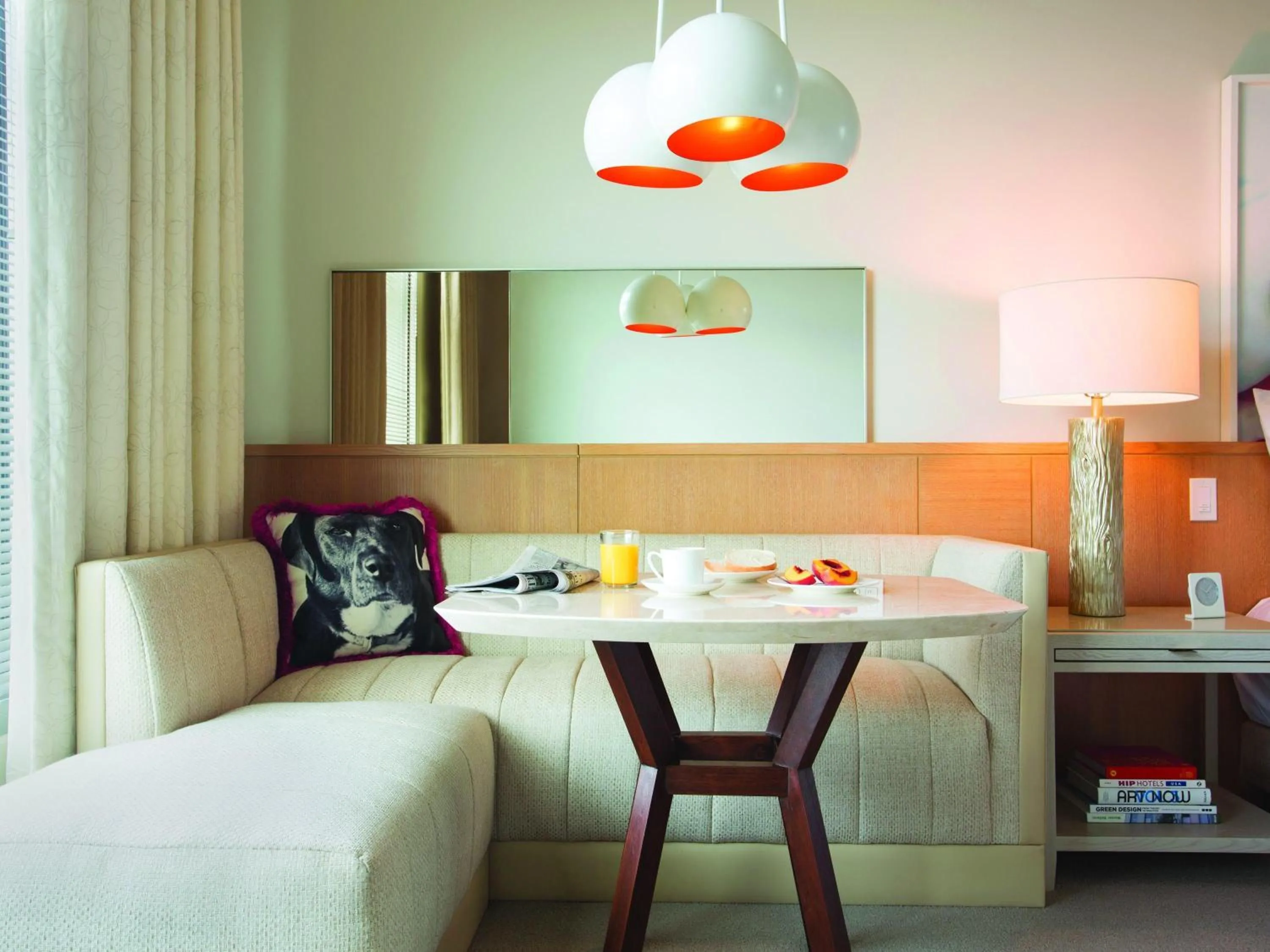 Bedroom, Bed in 21c Museum Hotel Bentonville - MGallery