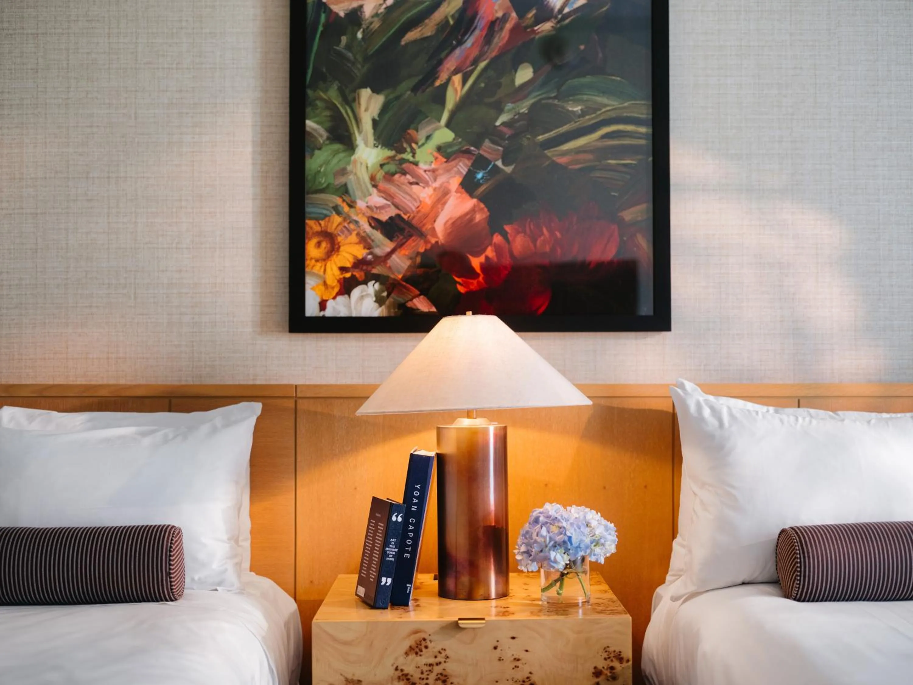 Bedroom, Bed in 21c Museum Hotel Bentonville - MGallery