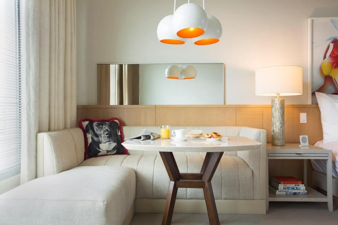 Seating area, Bed in 21c Museum Hotel Bentonville - MGallery