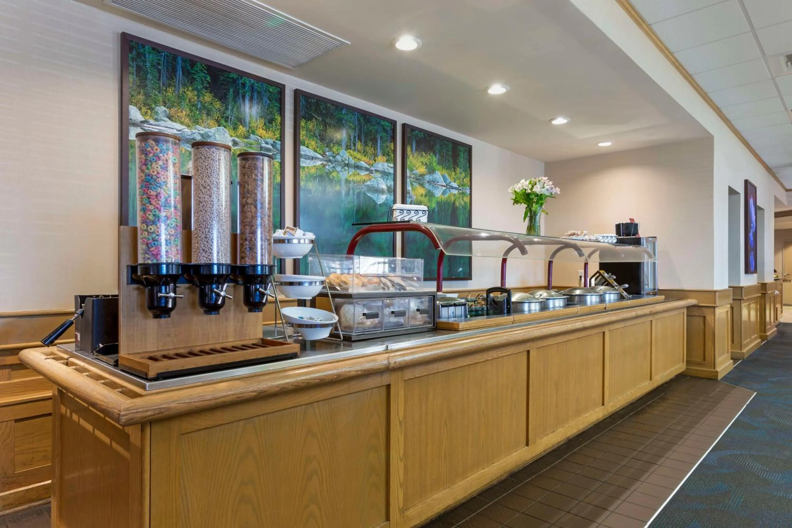 Breakfast in Best Western Plus Coeur d'Alene Inn