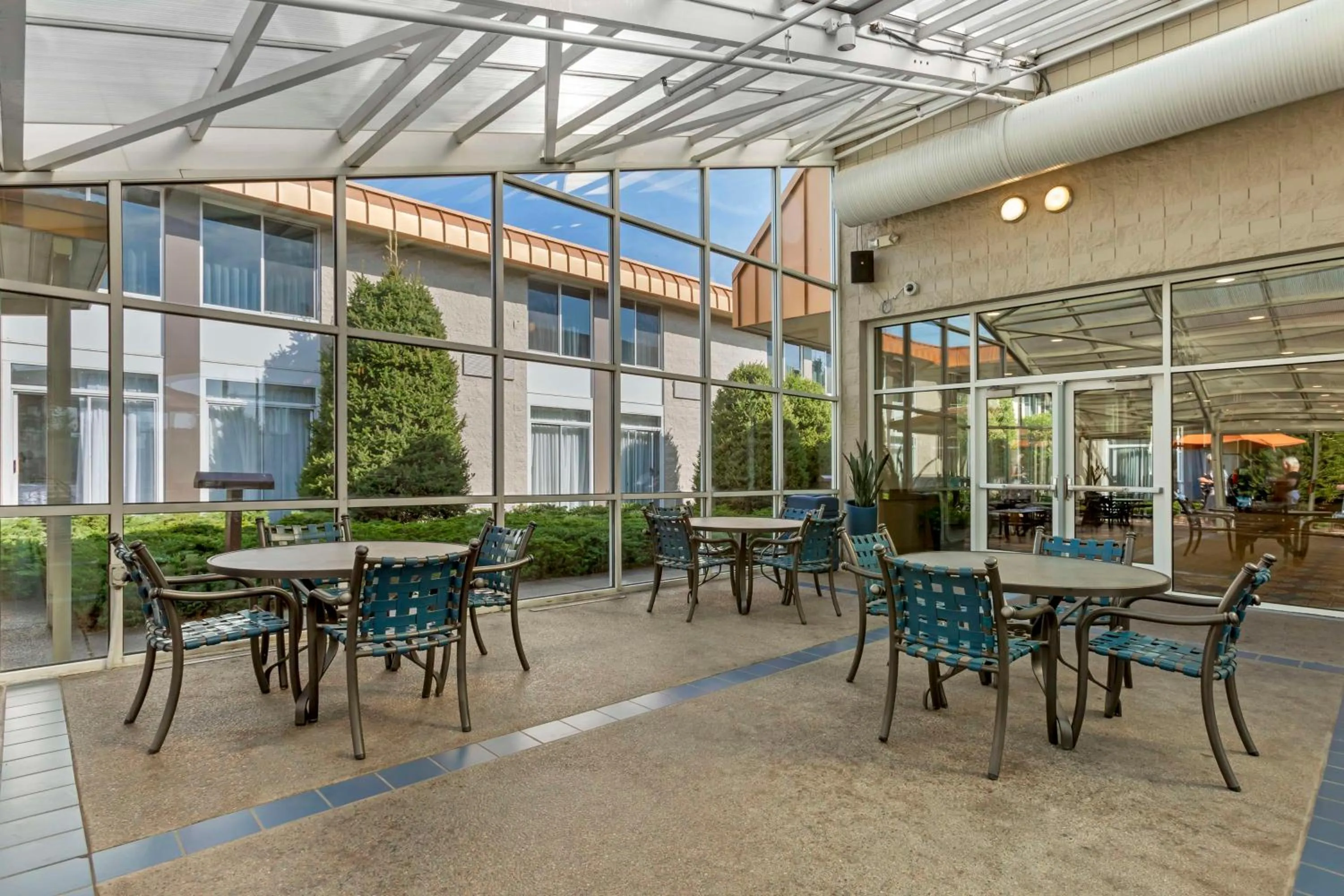 Property building in Best Western Plus Coeur d'Alene Inn