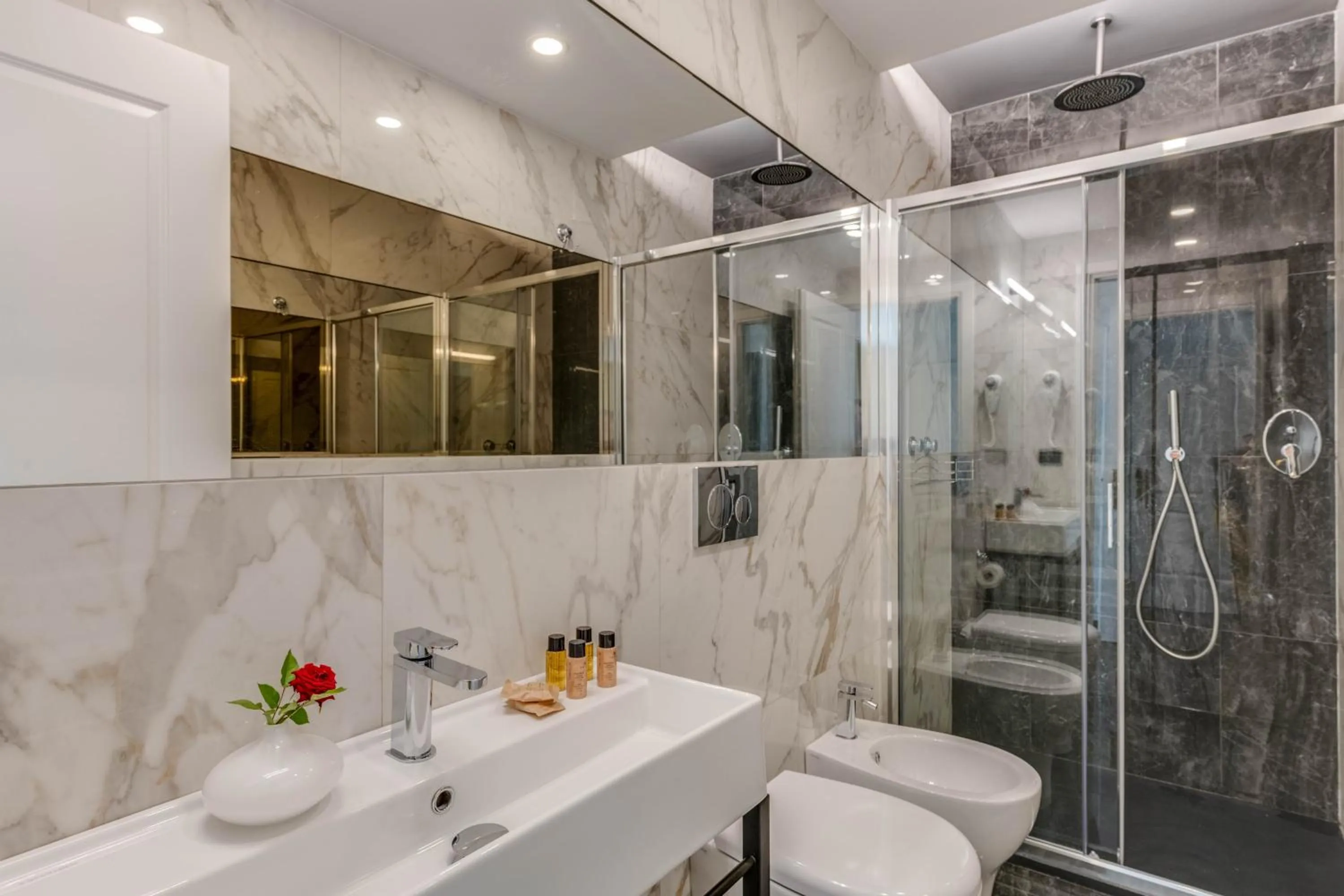 Shower in Adrianus Hotel