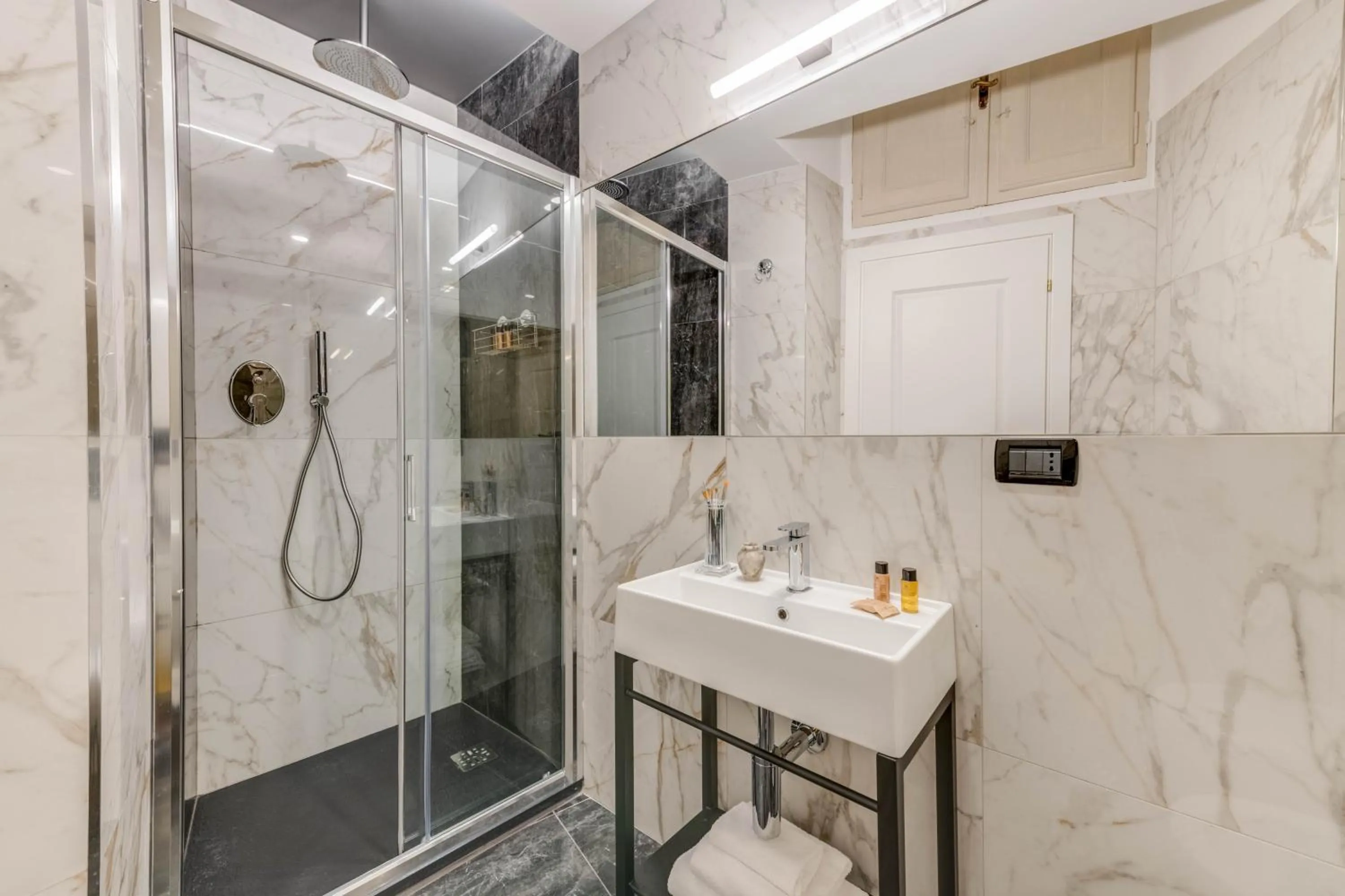 Shower in Adrianus Hotel