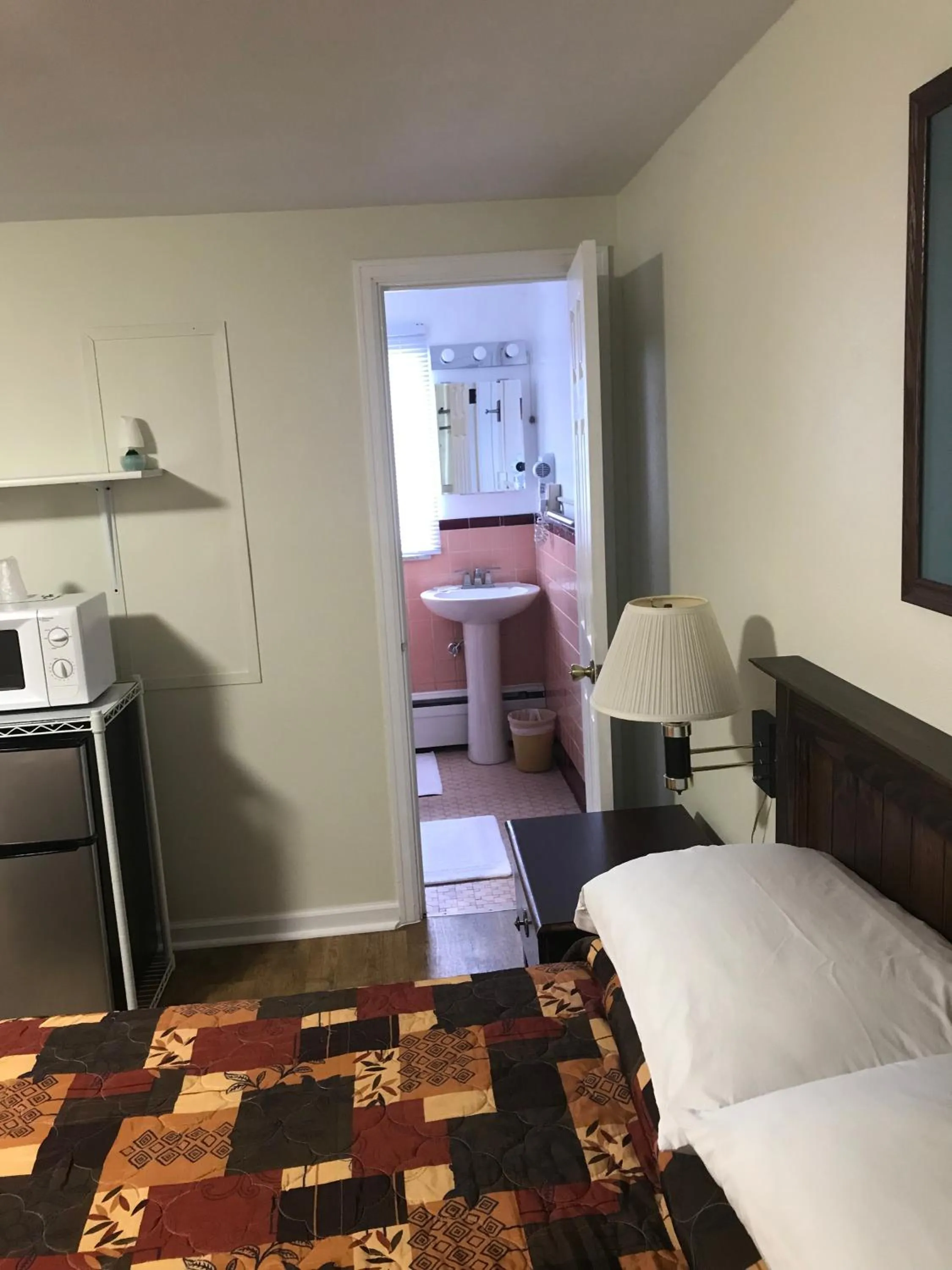 Bed in Evergreen Motel