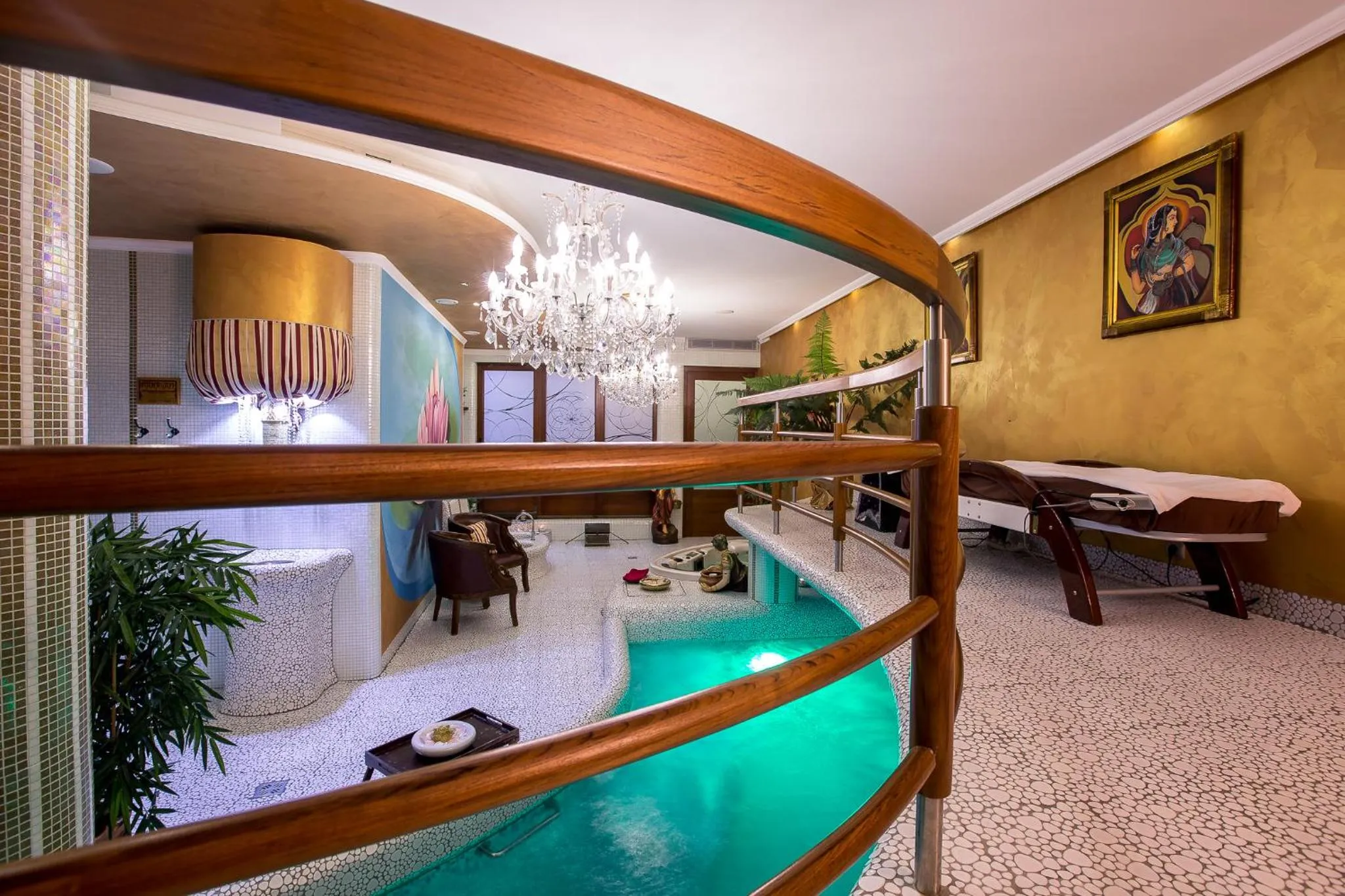 Hot Tub in Golden Royal Boutique Hotel & Spa