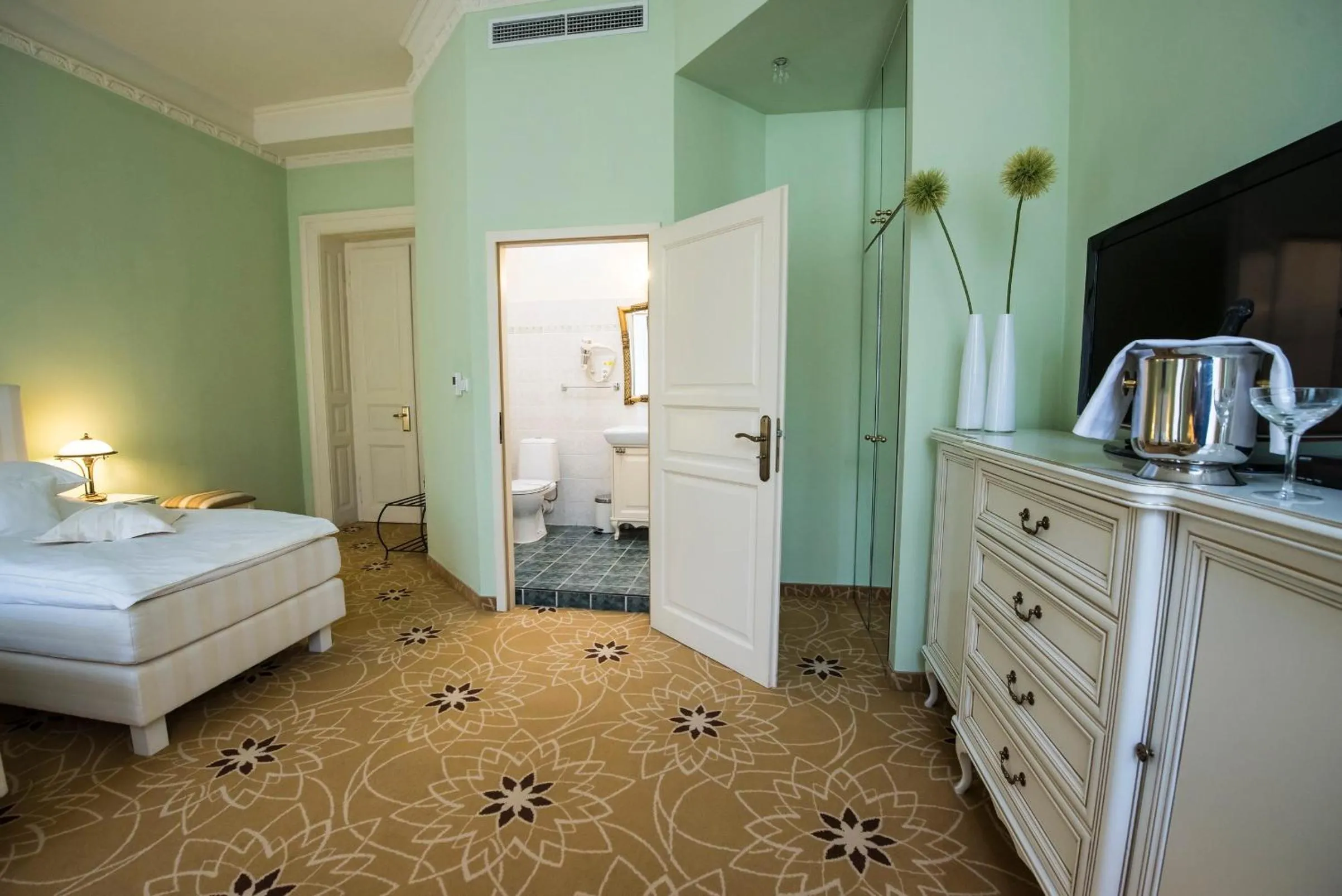 Photo of the whole room, Bed in Golden Royal Boutique Hotel & Spa