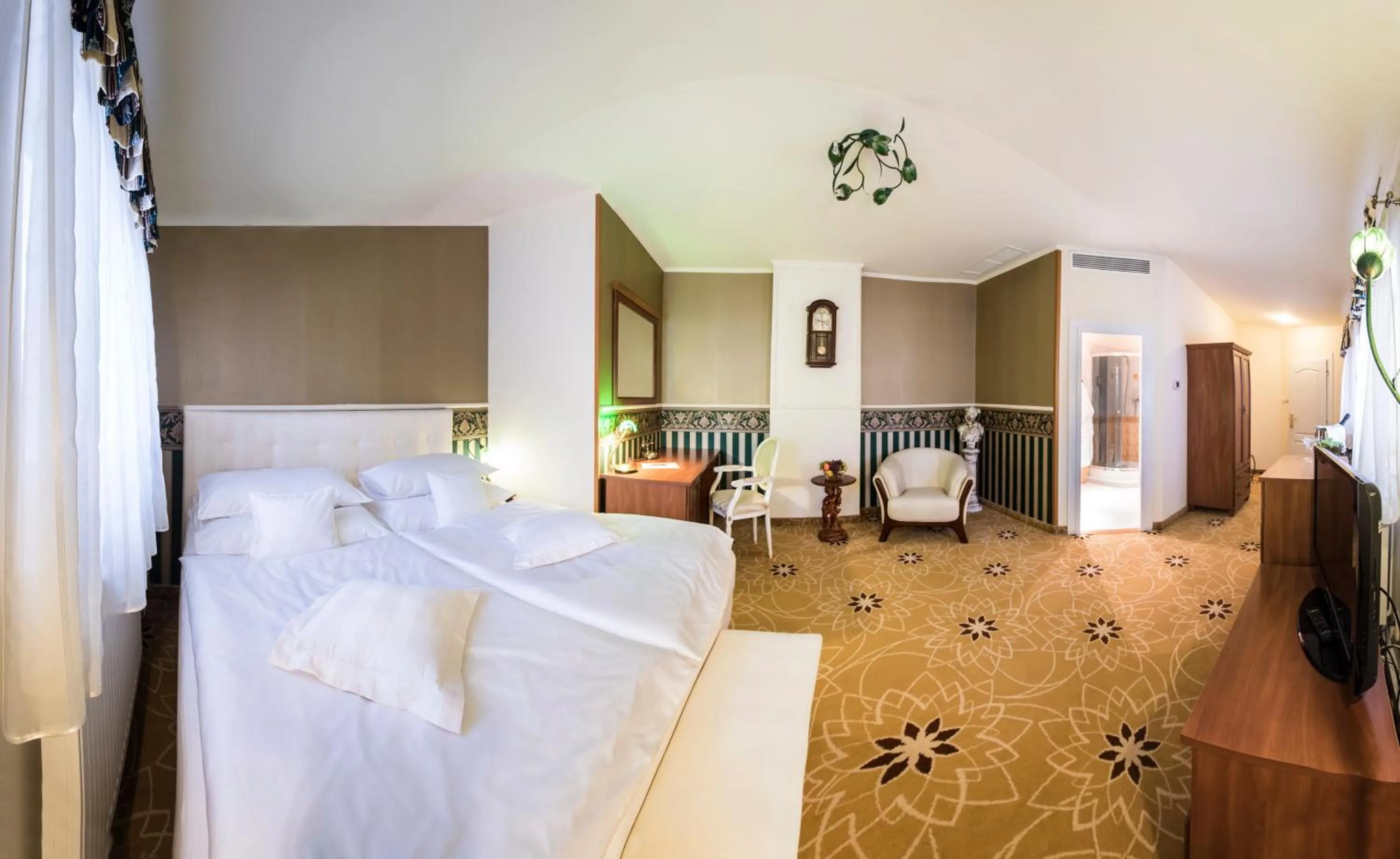 Photo of the whole room, Bed in Golden Royal Boutique Hotel & Spa
