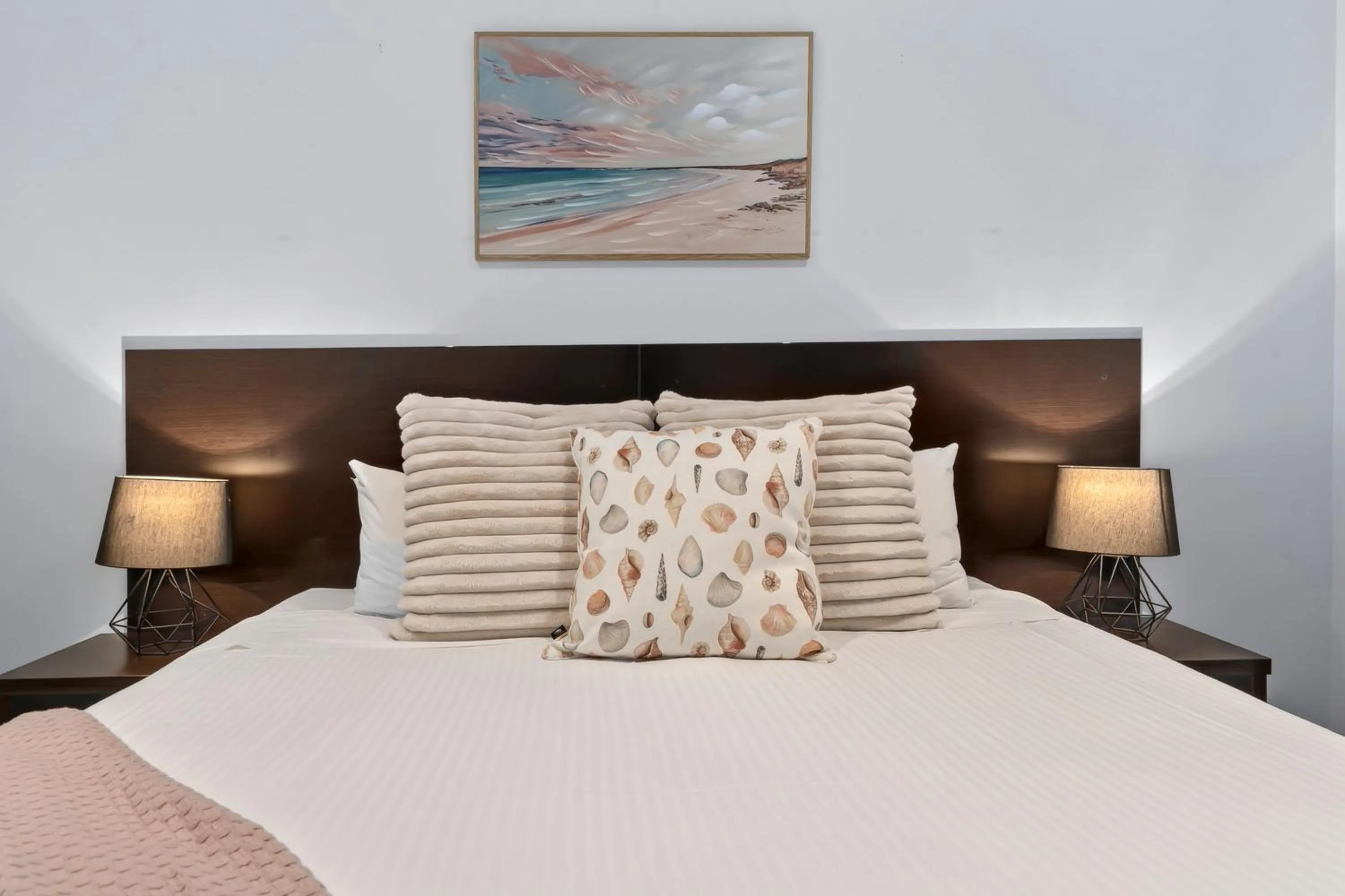 Bedroom, Bed in The Dolphin Apartments