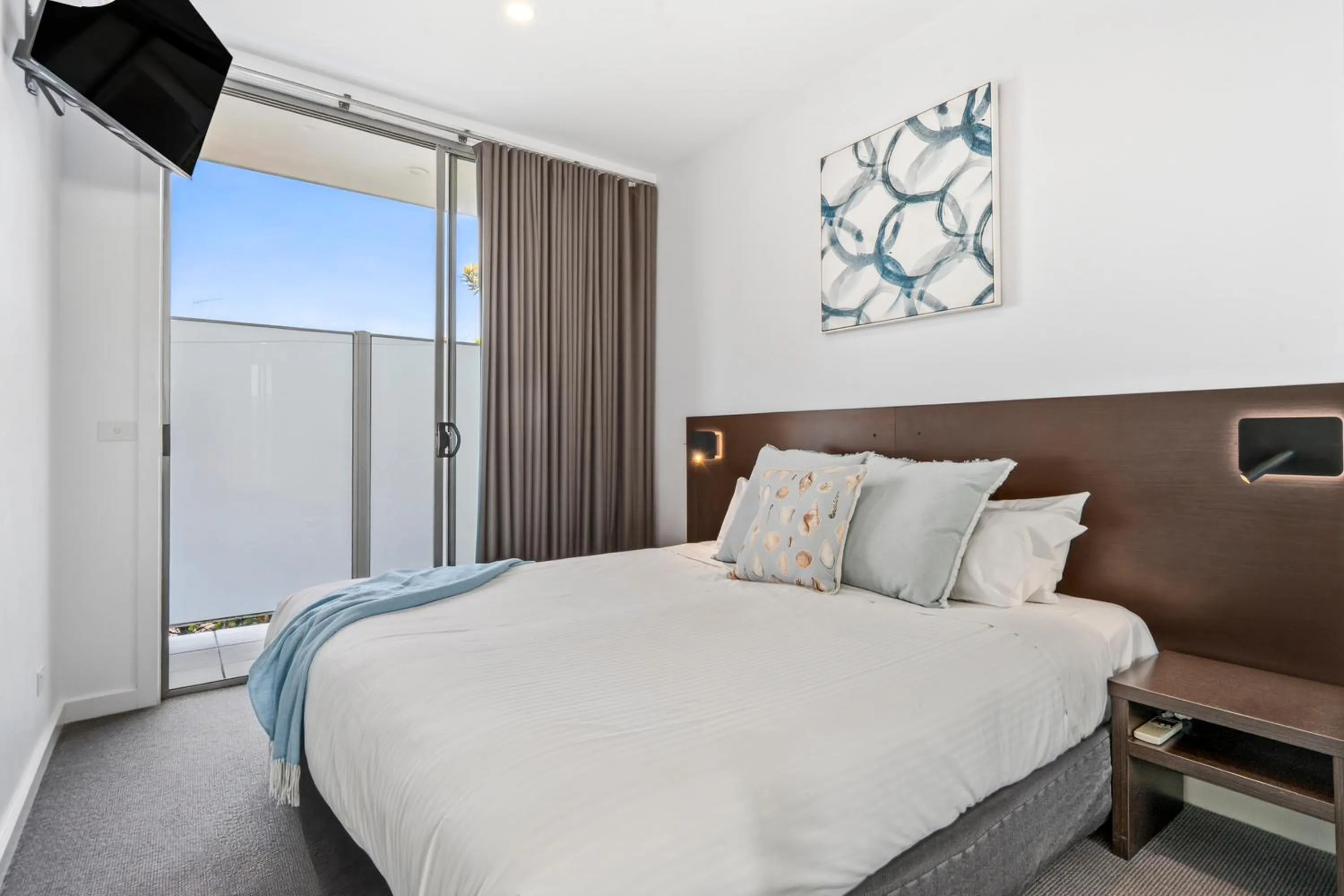 Balcony/Terrace, Bed in The Dolphin Apartments