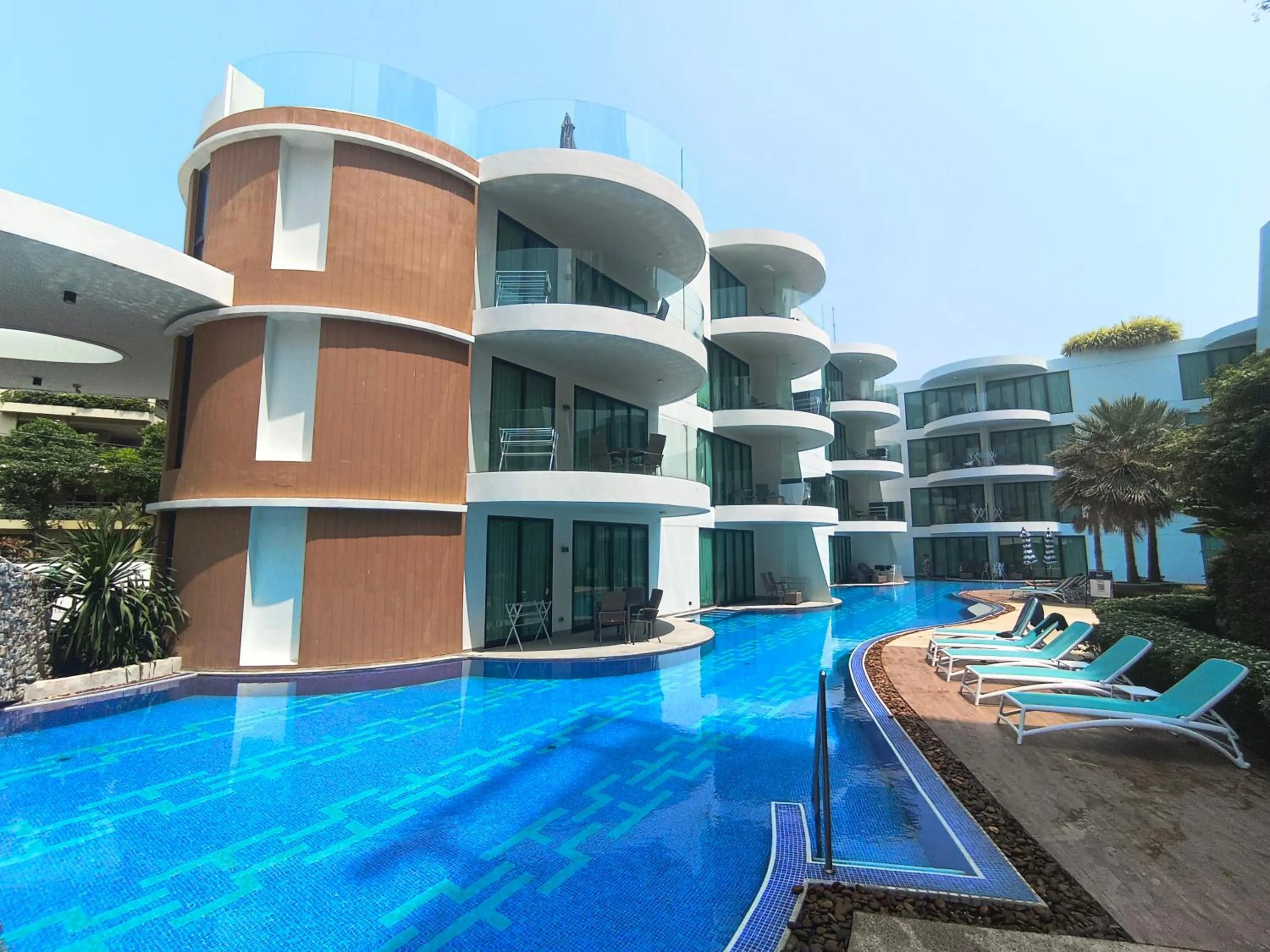 Swimming pool in Absolute Twin Sands Resort & Spa - SHA Extra Plus